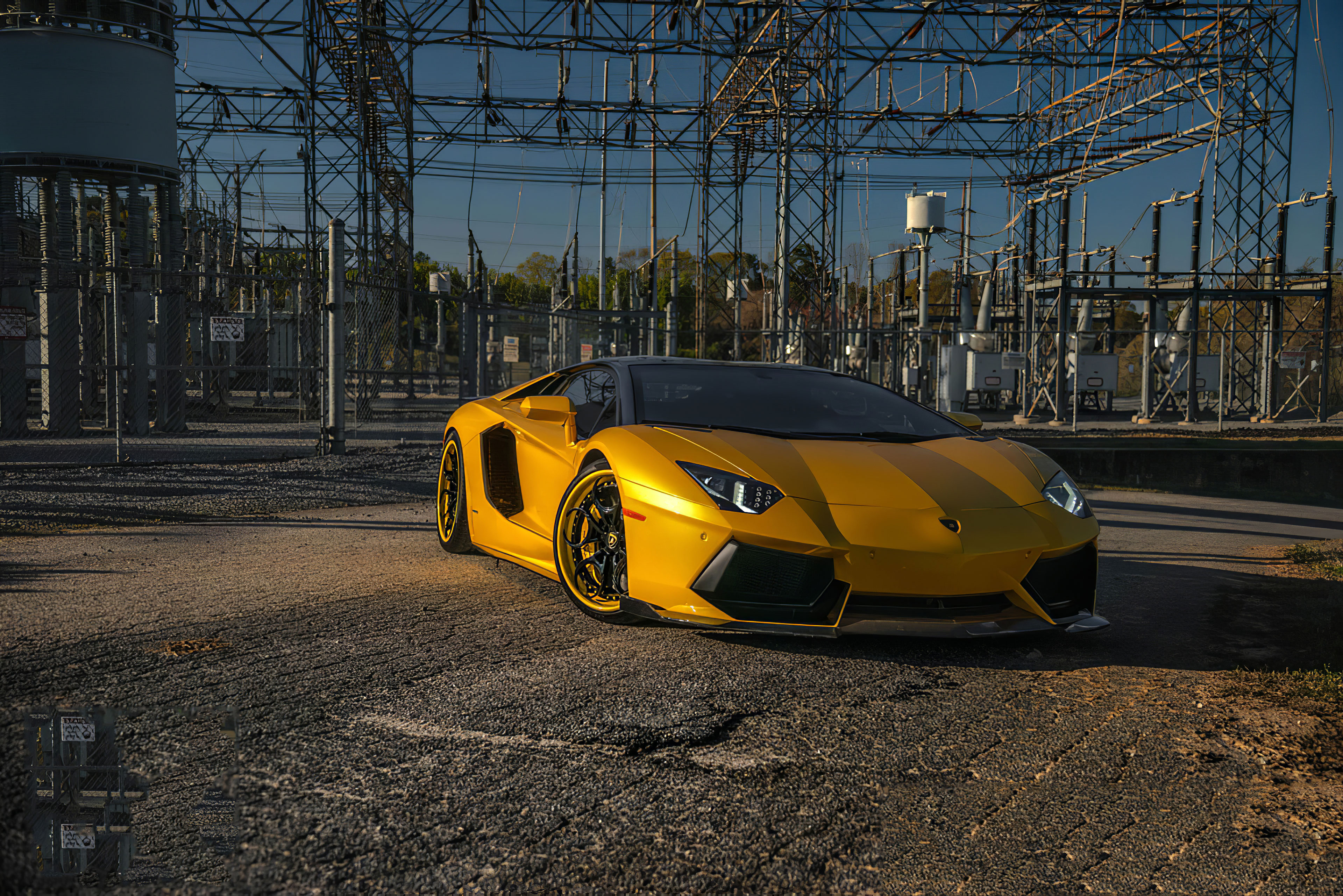 Free photo Lamborghini Aventador in yellow.