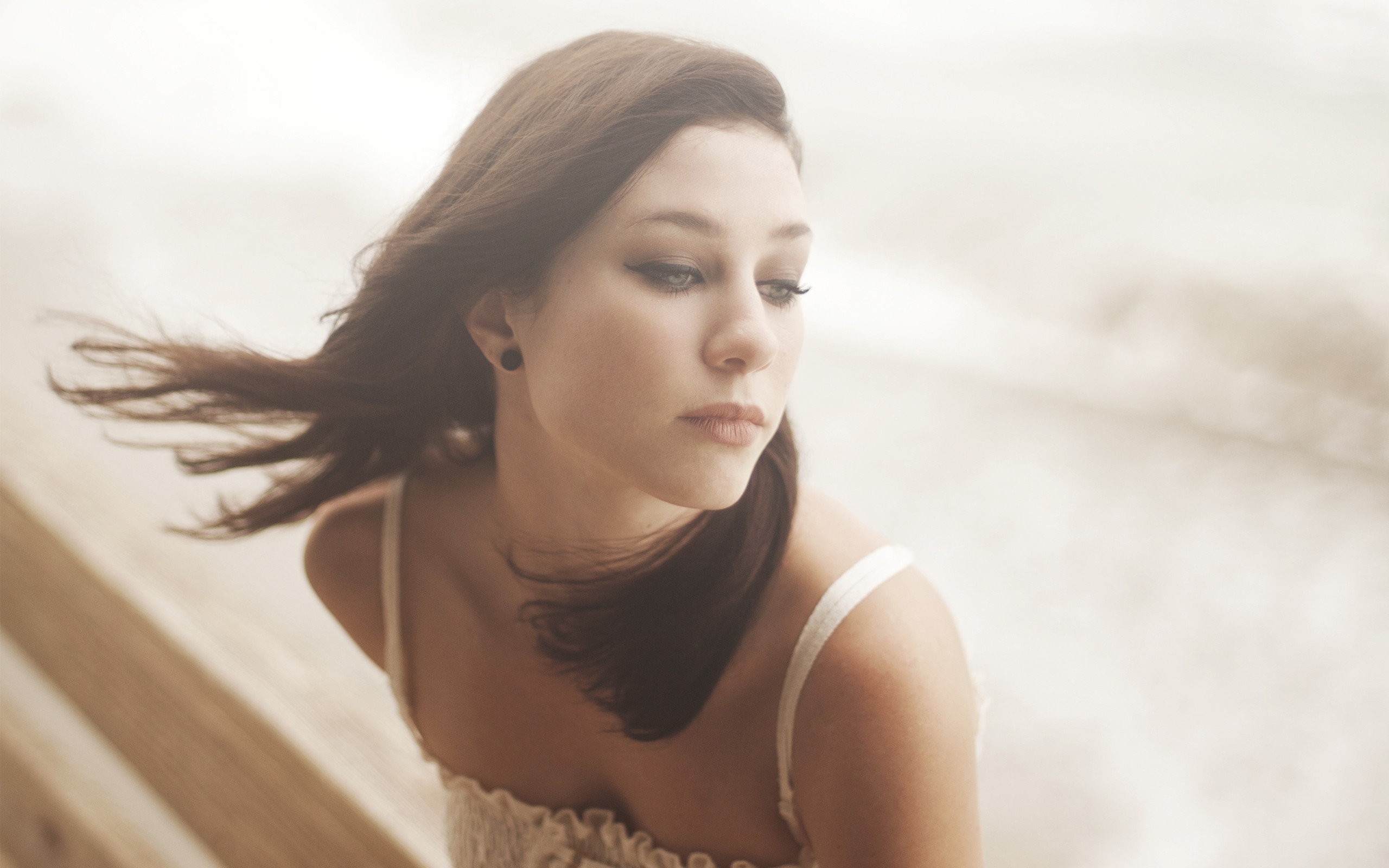 桌面上的壁纸脸 白色 模型