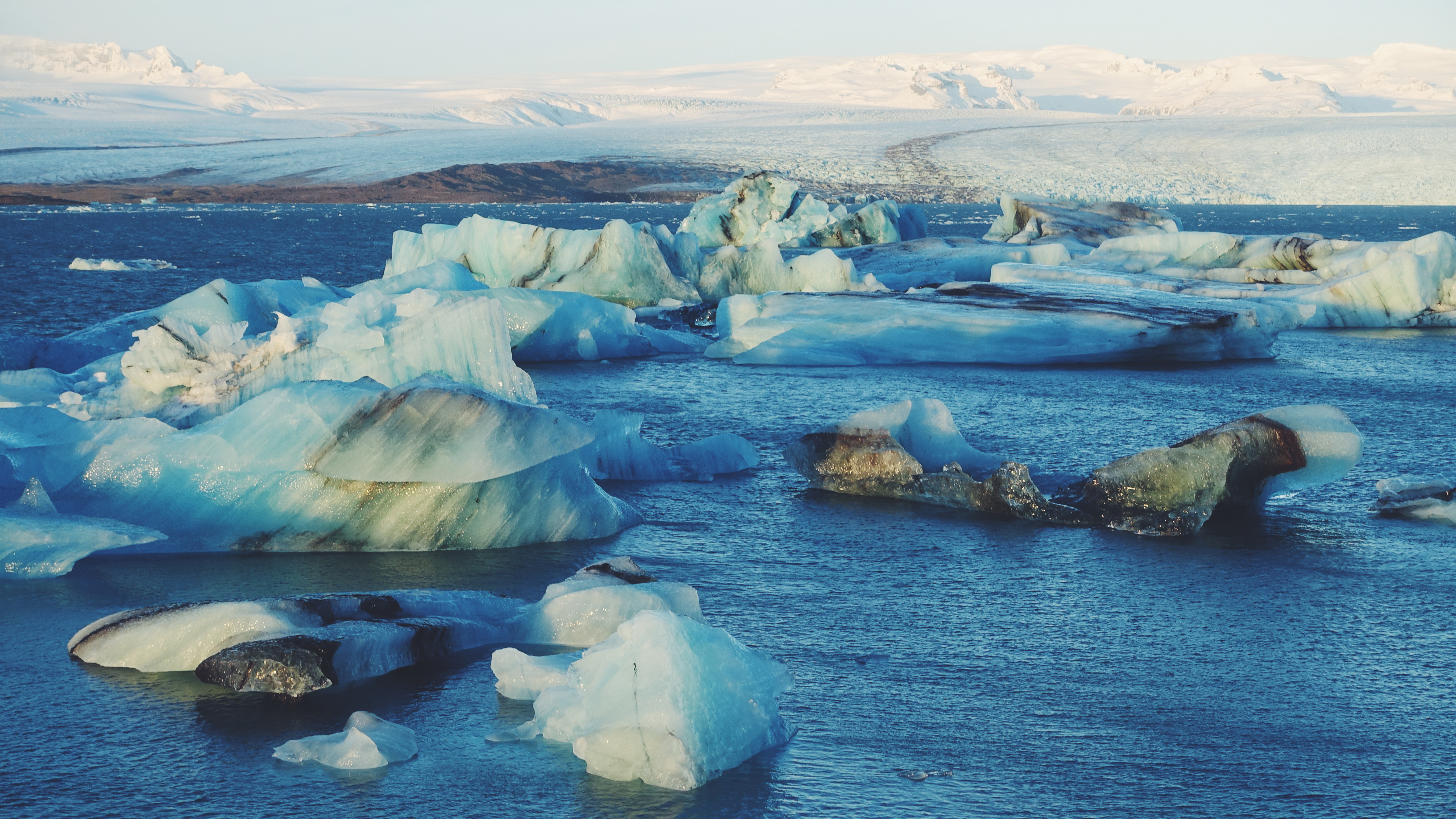 Free photo A drifting glacier in the Arctic