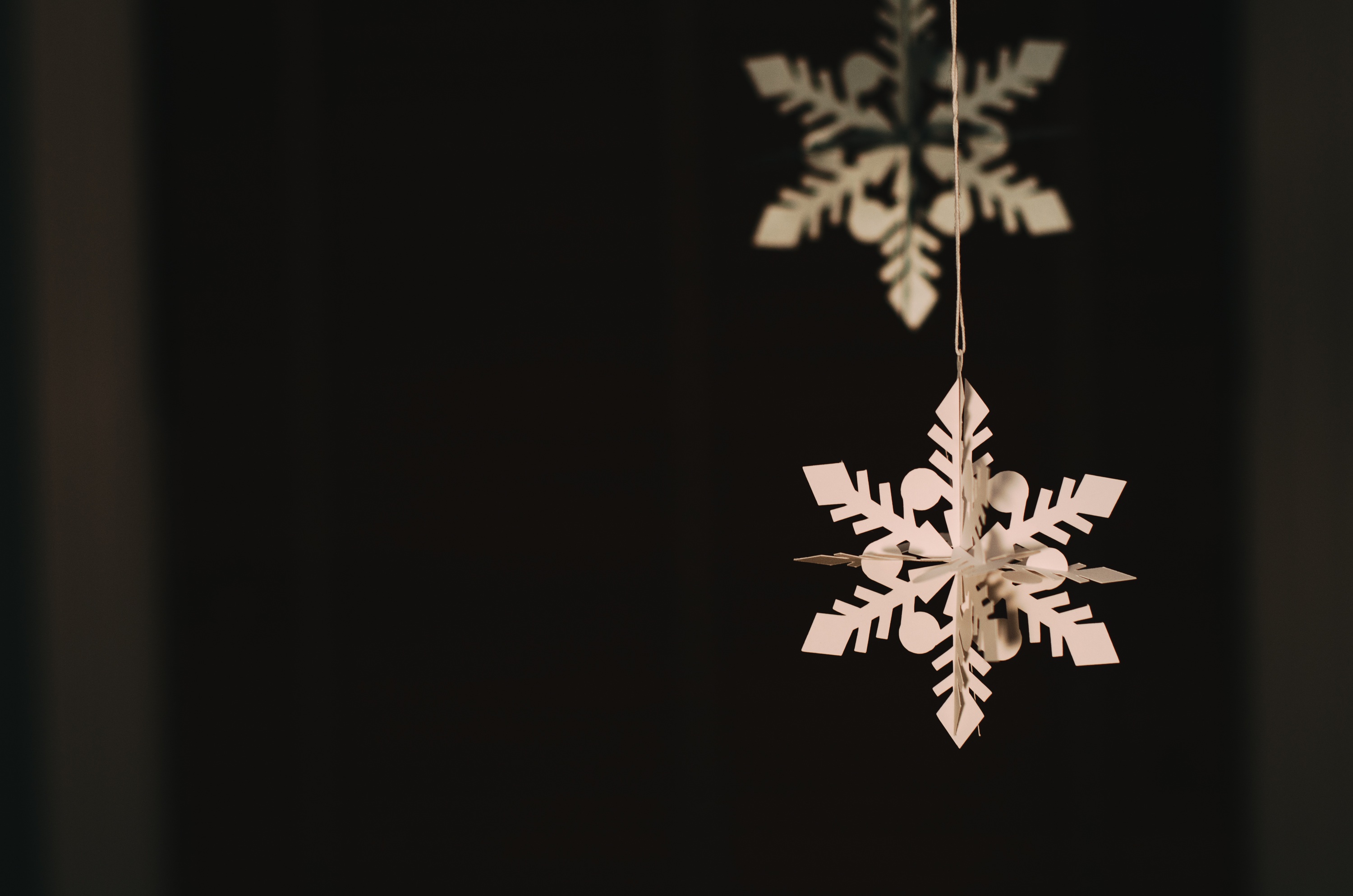 Free photo A snowflake ornament