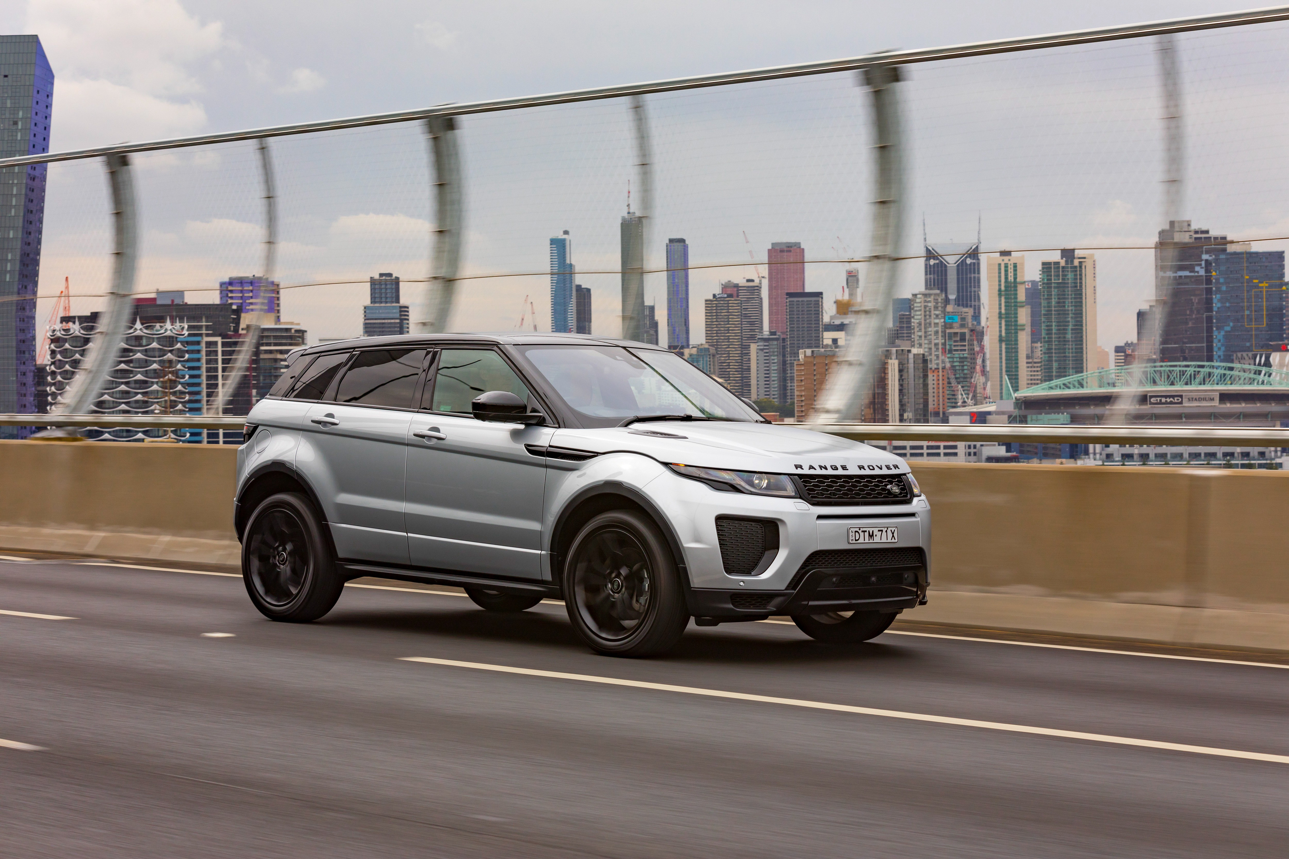 Обои Range Rover серебристая машина range rover evoque на рабочий стол