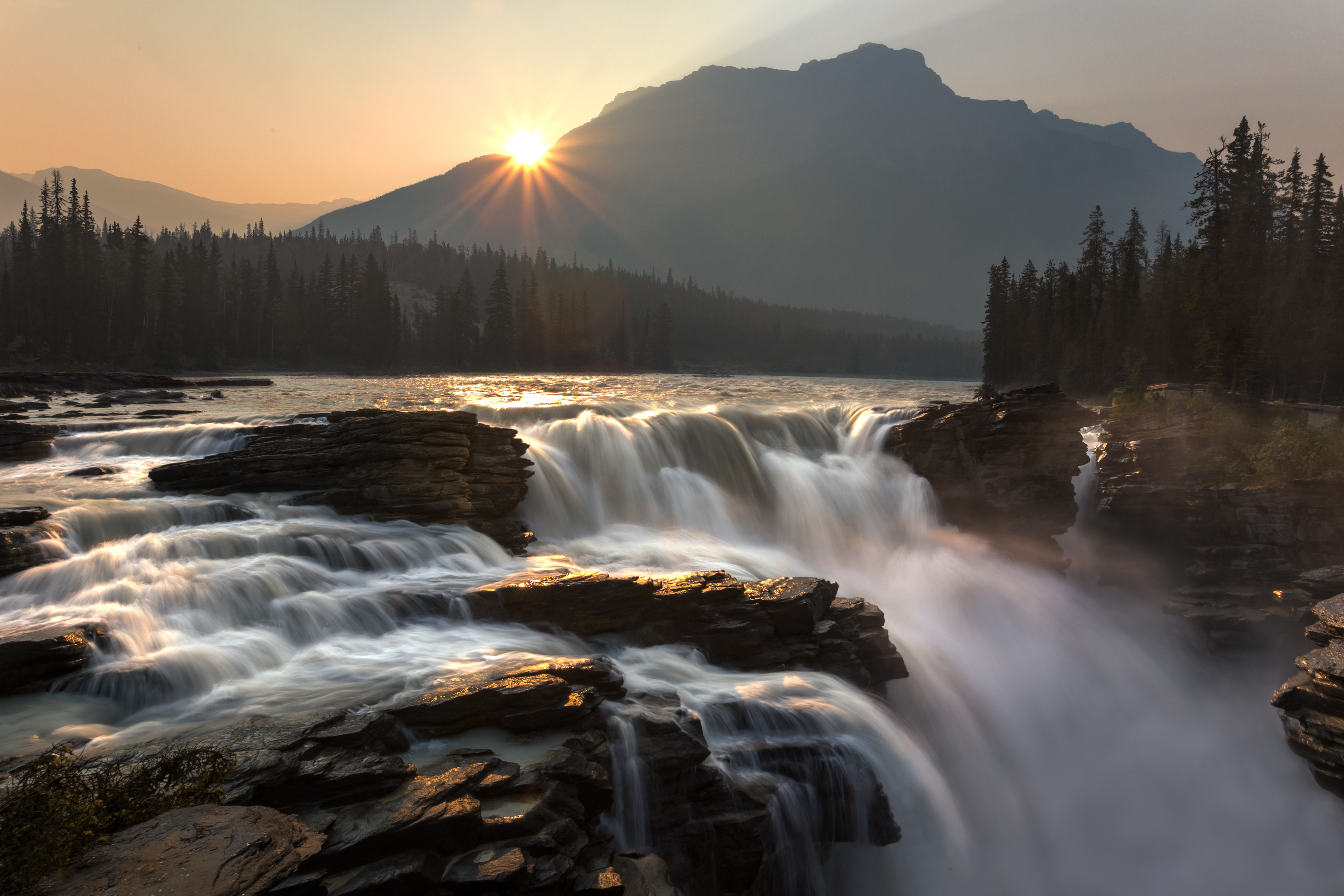 Бесплатное фото Водопад в парке Джаспер