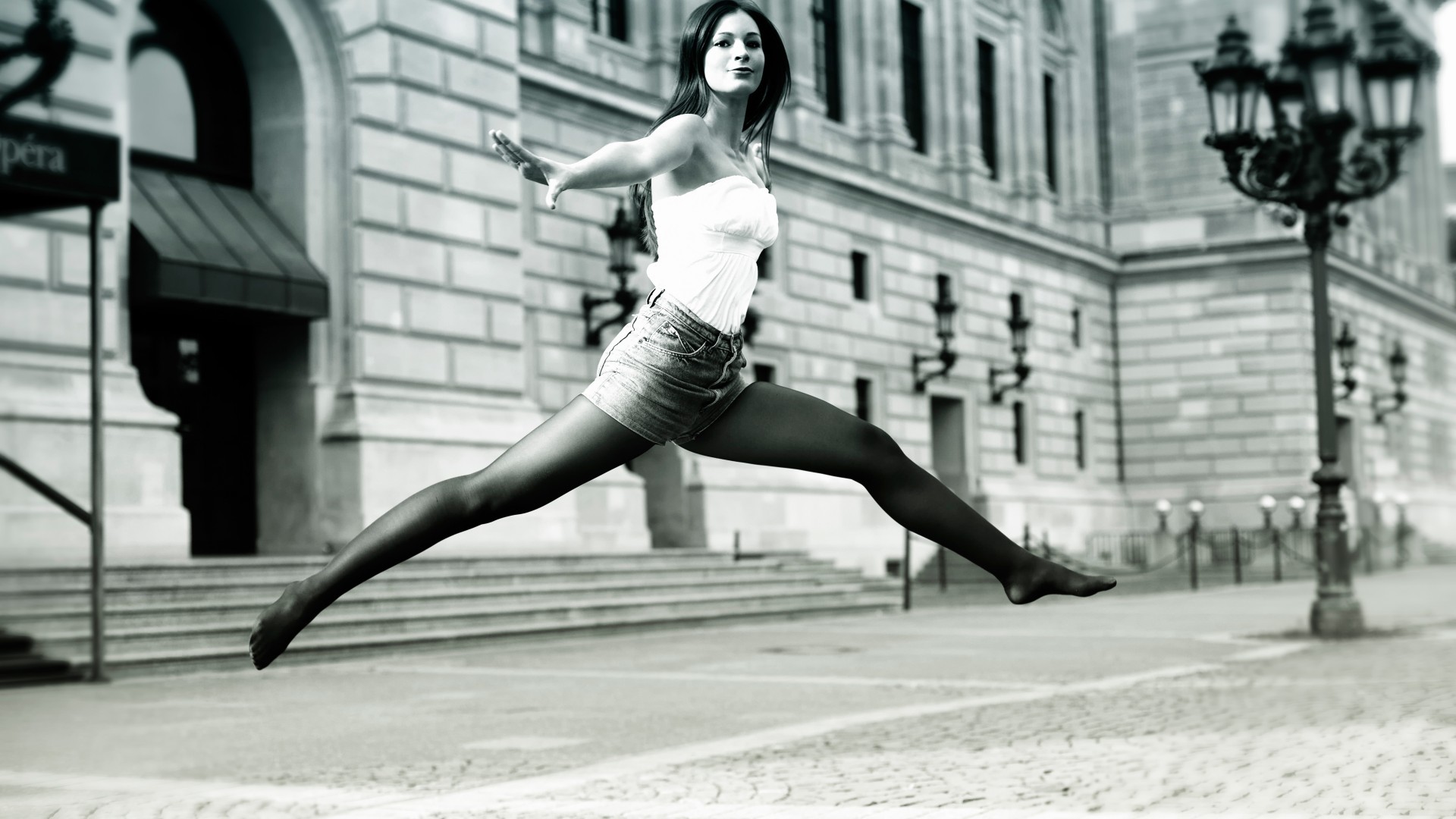 桌面上的壁纸白色 黑 单铬