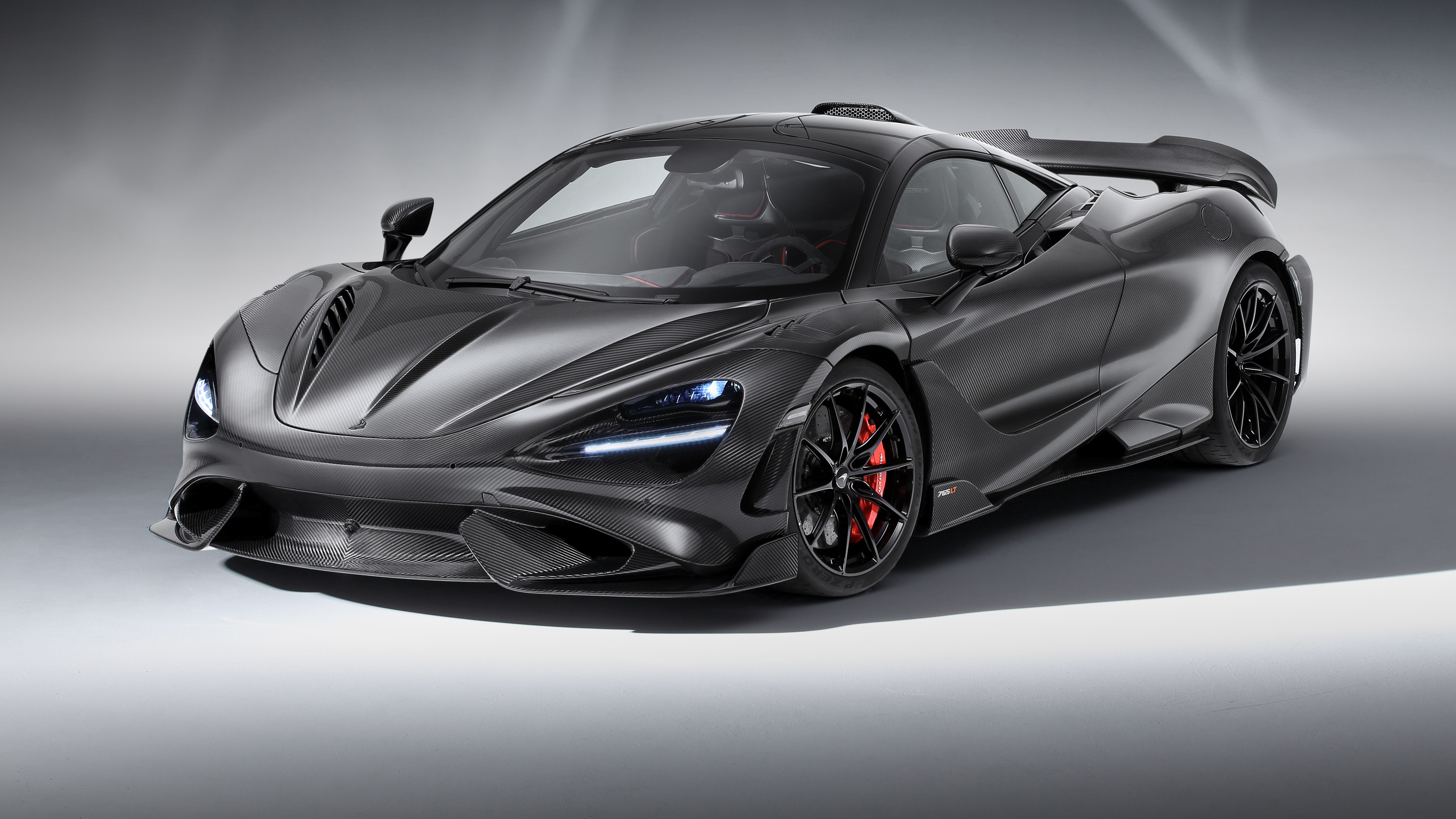 Free photo McLaren 765LT Carbon, 2022