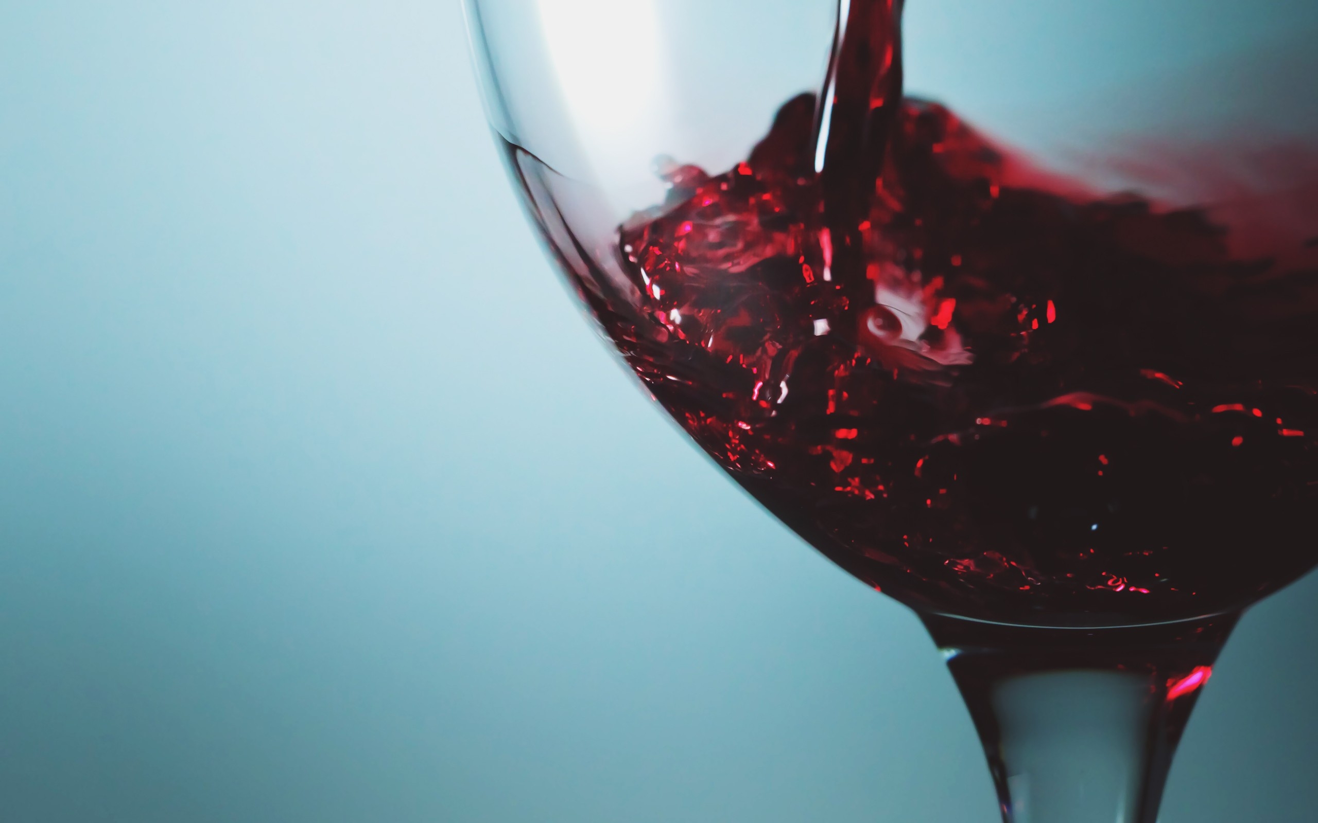Обои красный отражение вино на рабочий стол