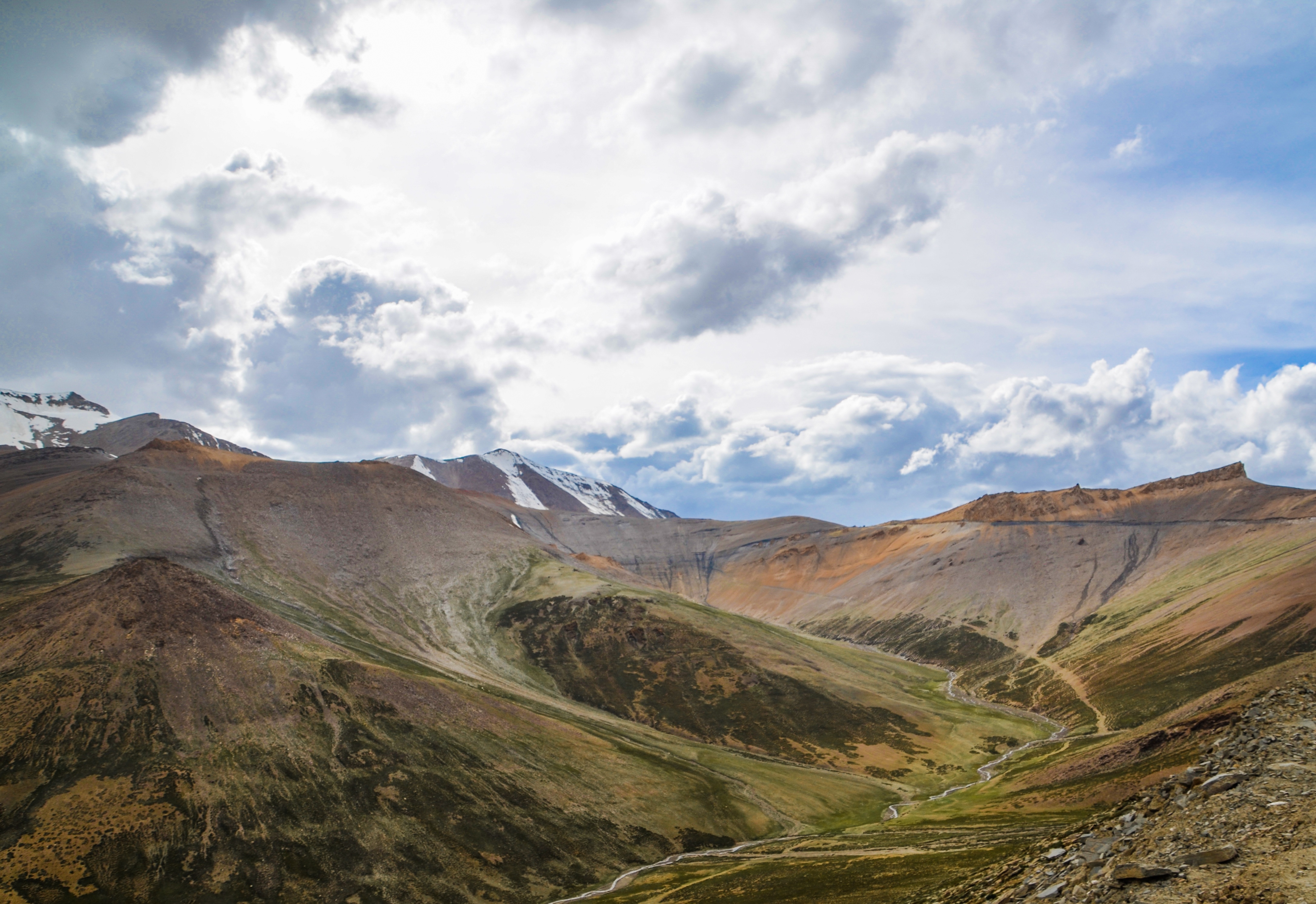 Free photo Clouds over the mountain range in the valley