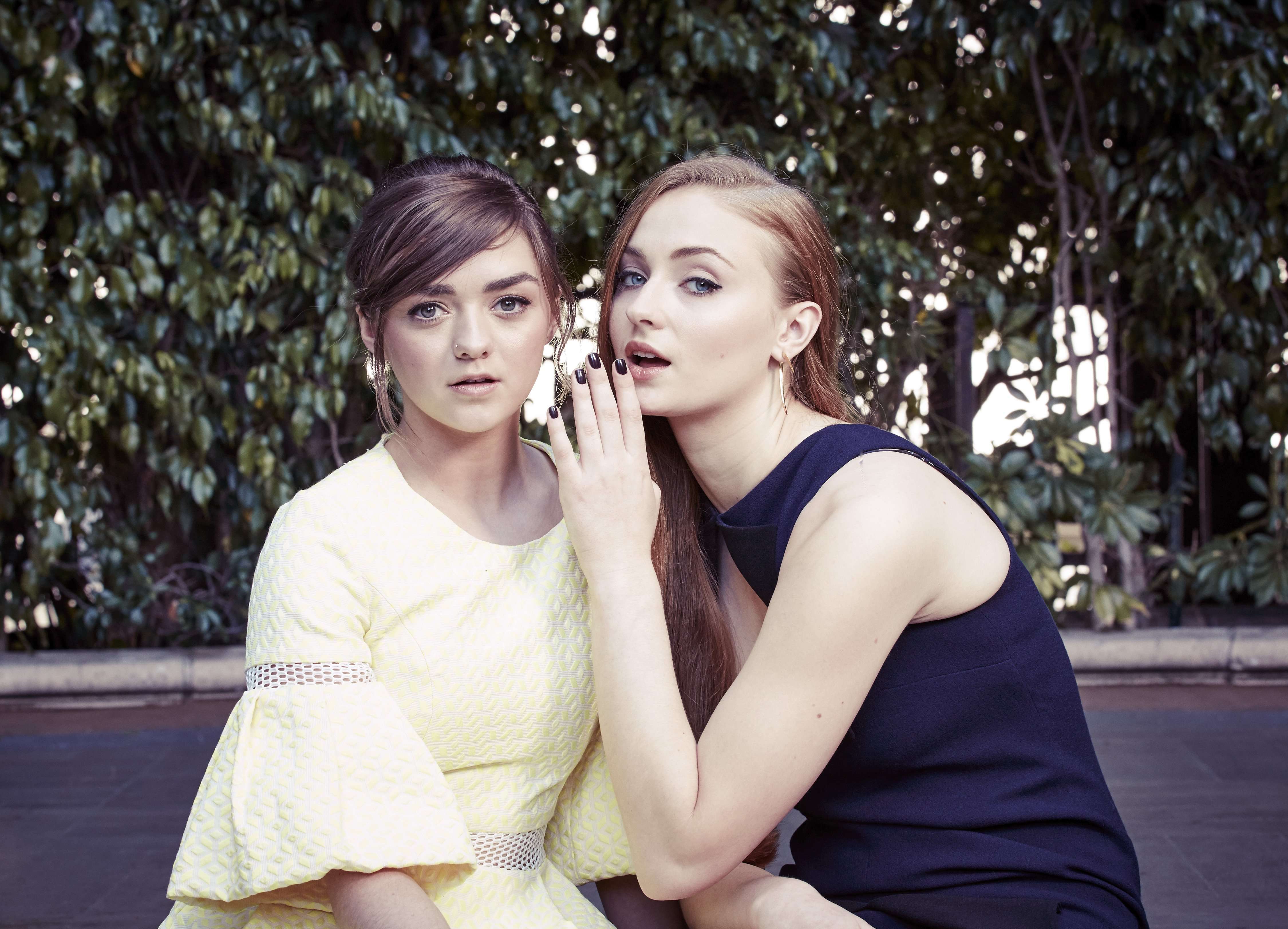 Wallpapers Sophie Turner Maisie Williams celebrities on the desktop