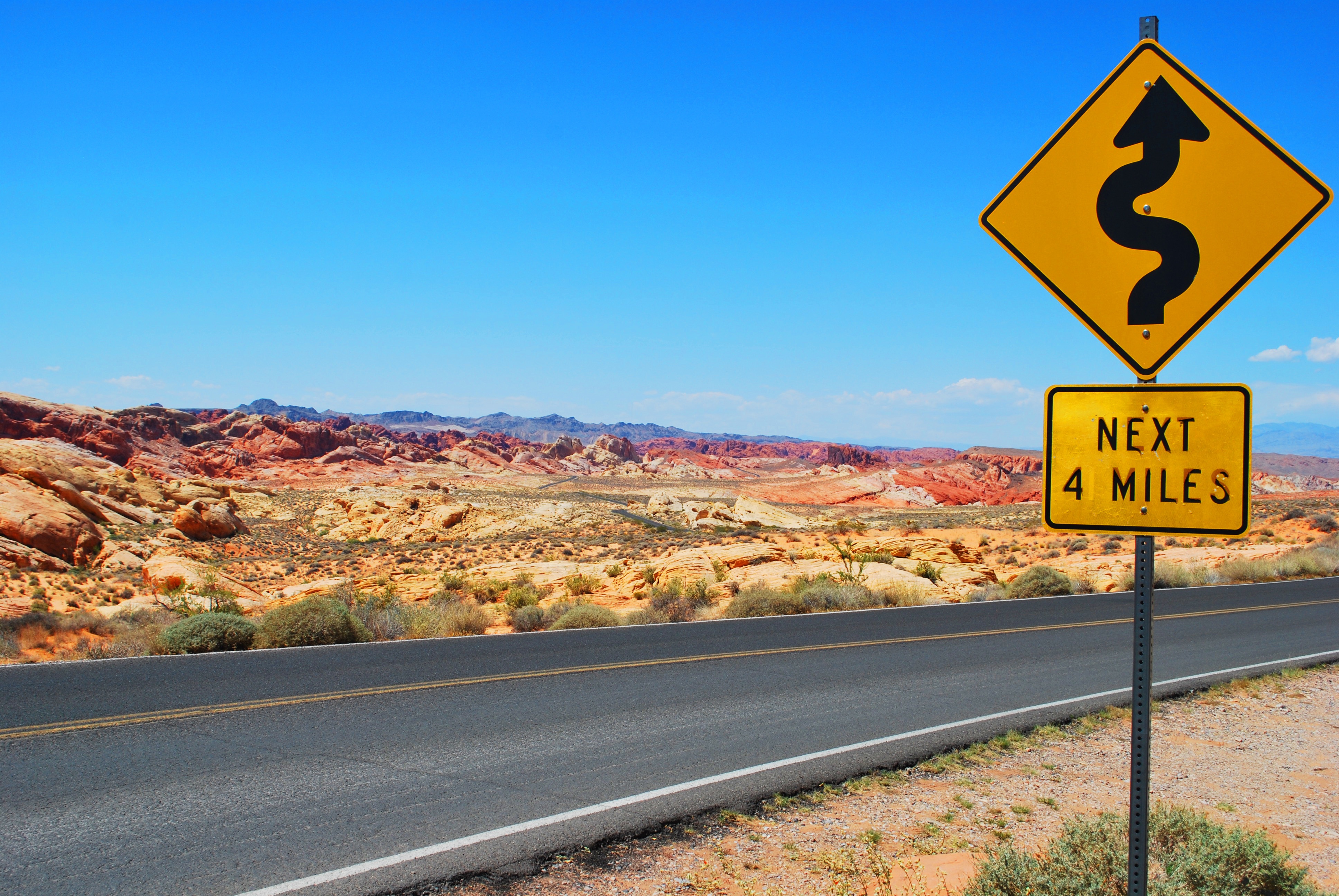 Free photo A road sign in the American desert