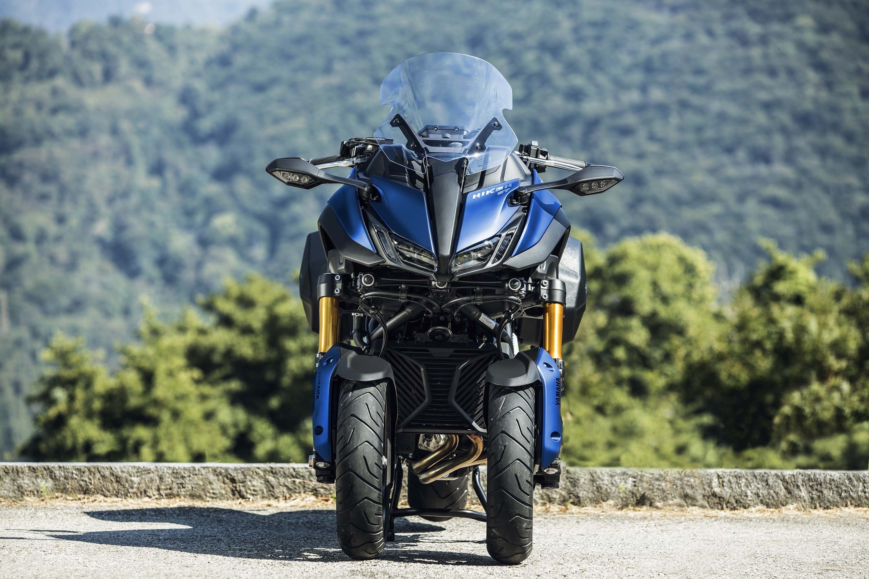 Free photo Yamaha Niken GT three-wheel motorcycle