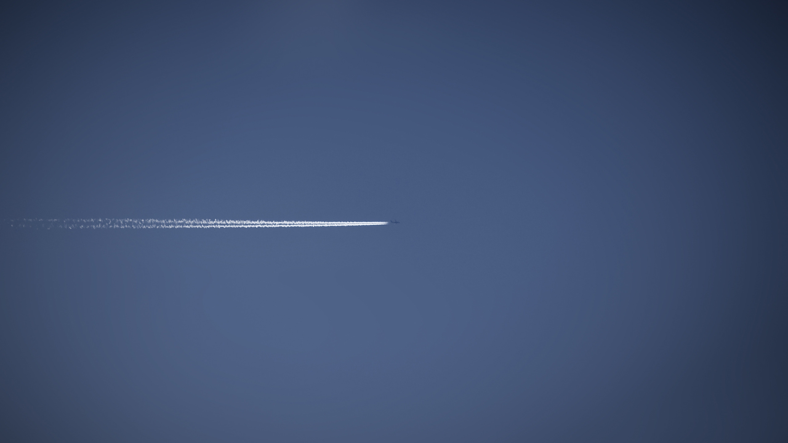 Wallpapers line plane height on the desktop