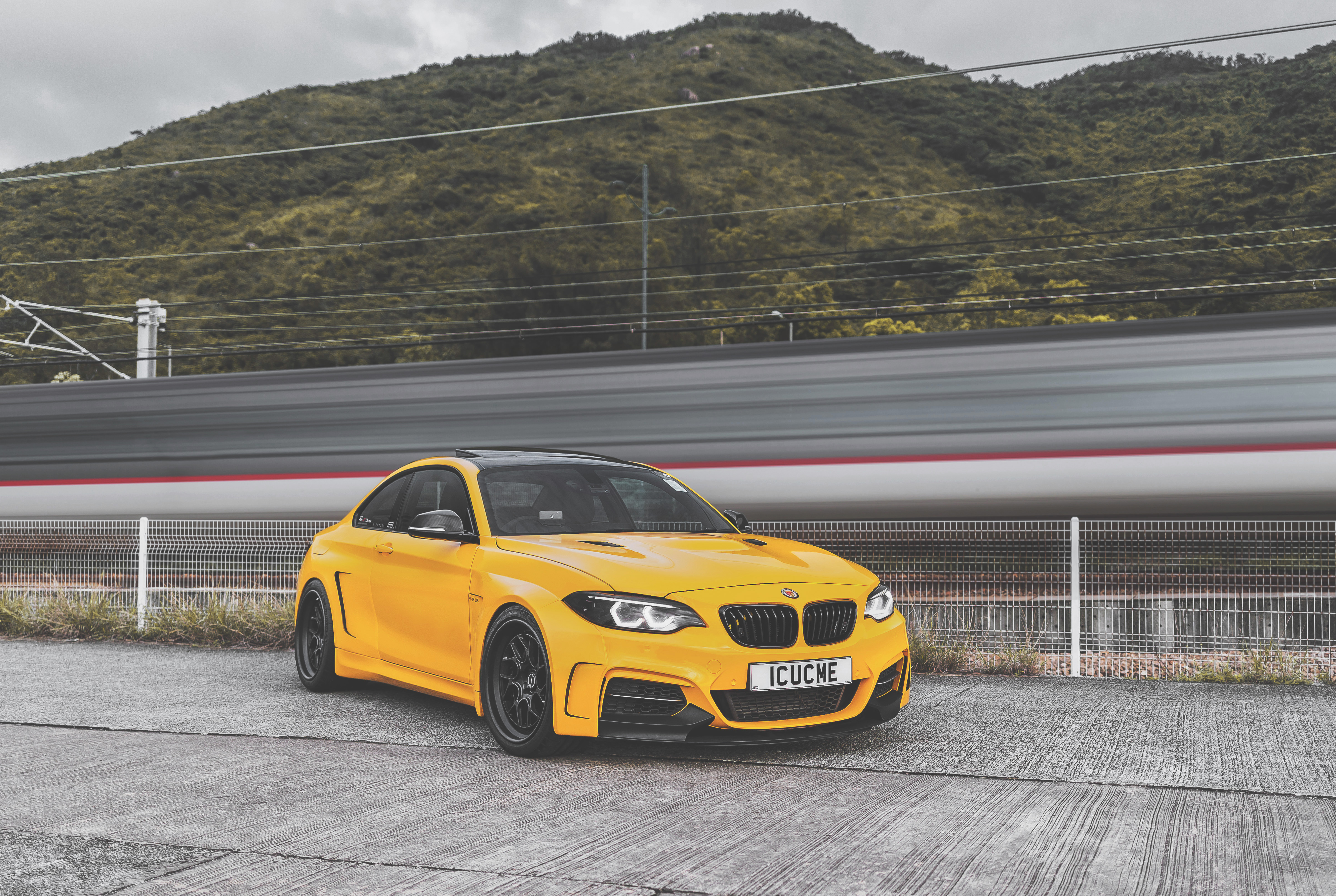 Free photo BMW M2 in yellow