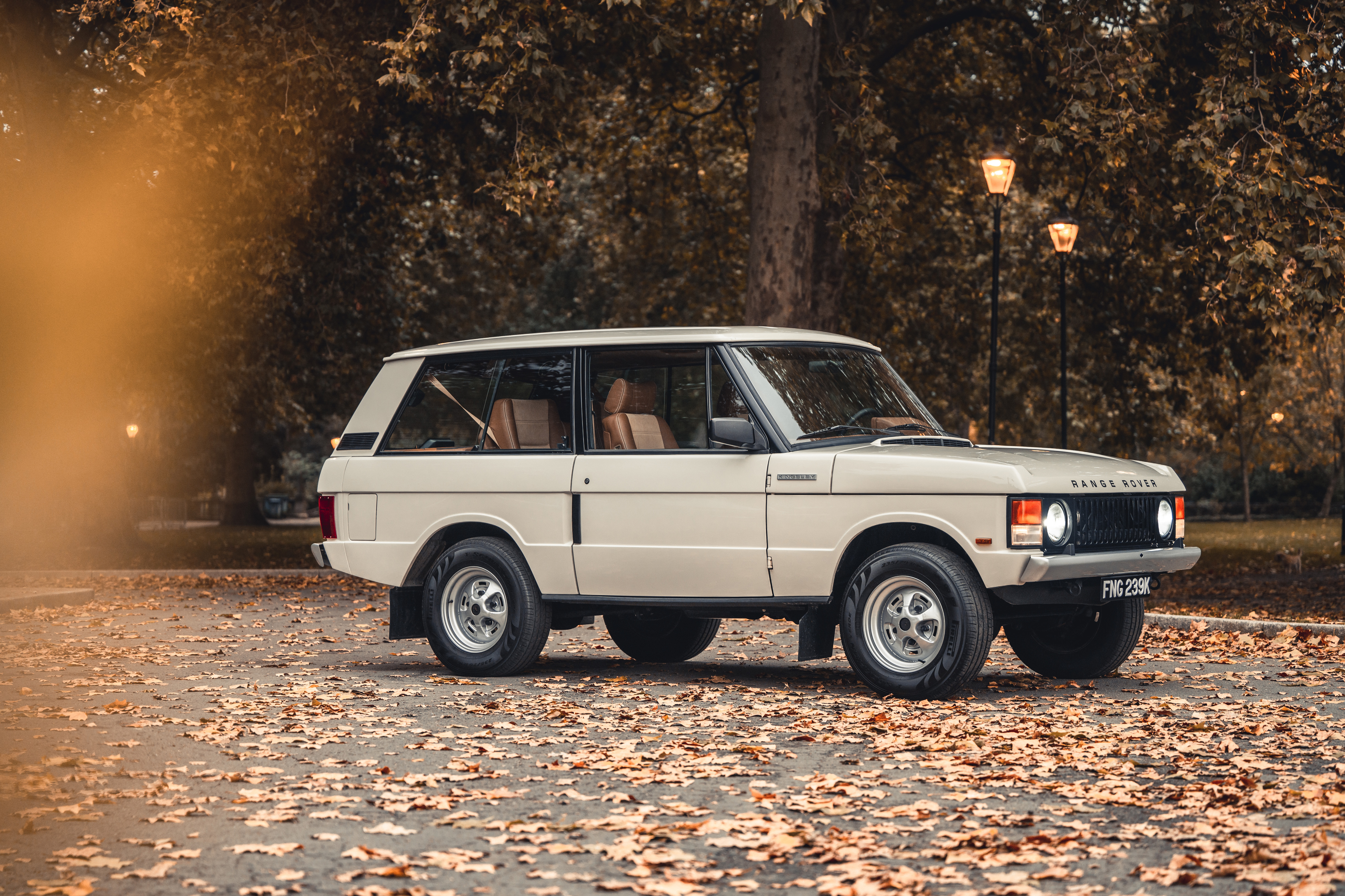 Бесплатное фото Старинный Range Rover