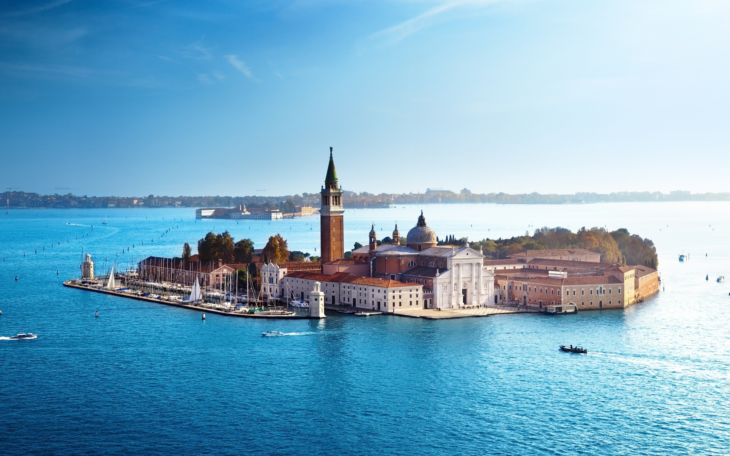 Wallpapers Italy Church on an island boats on the desktop