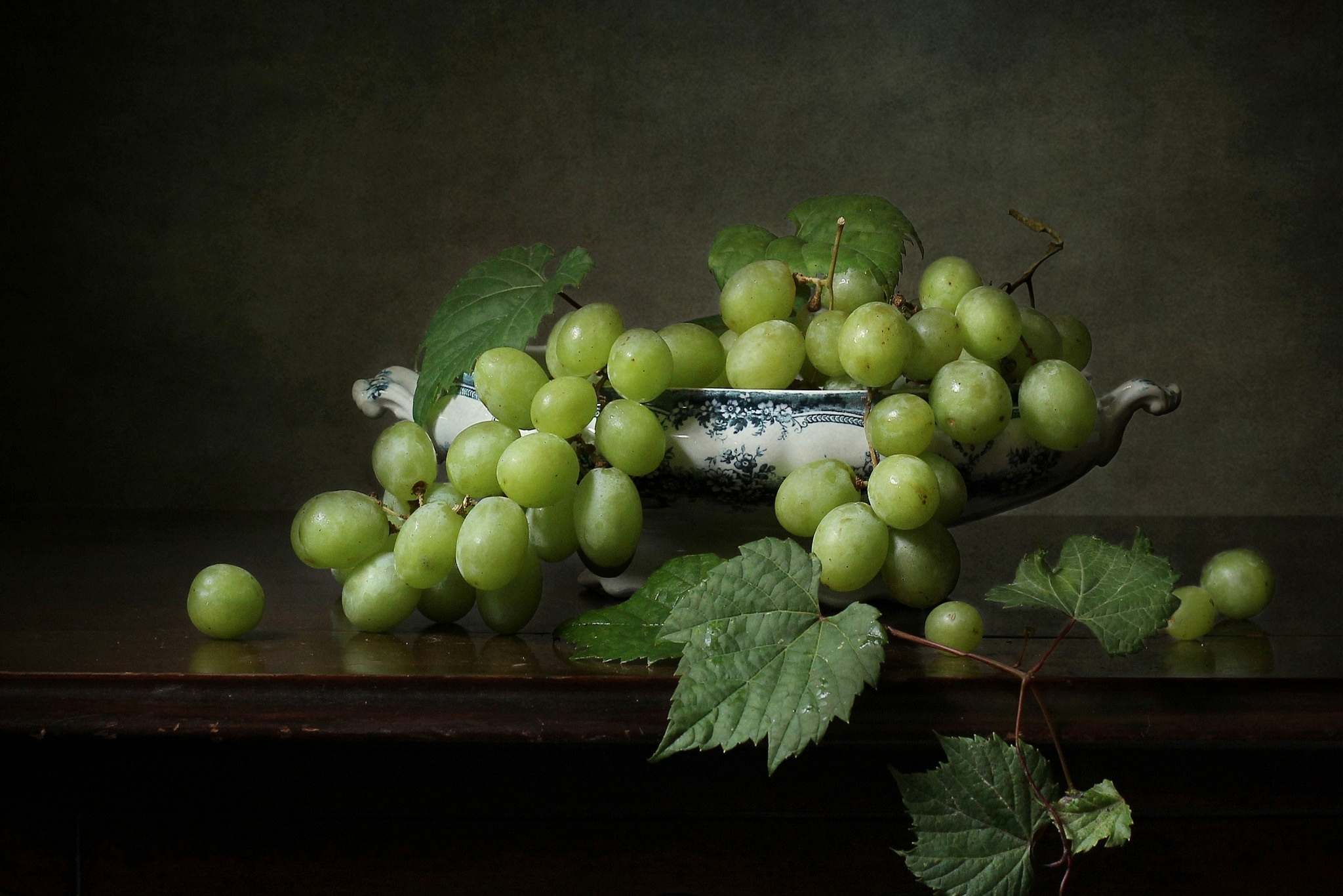 Wallpapers fruit still life grapes on the desktop