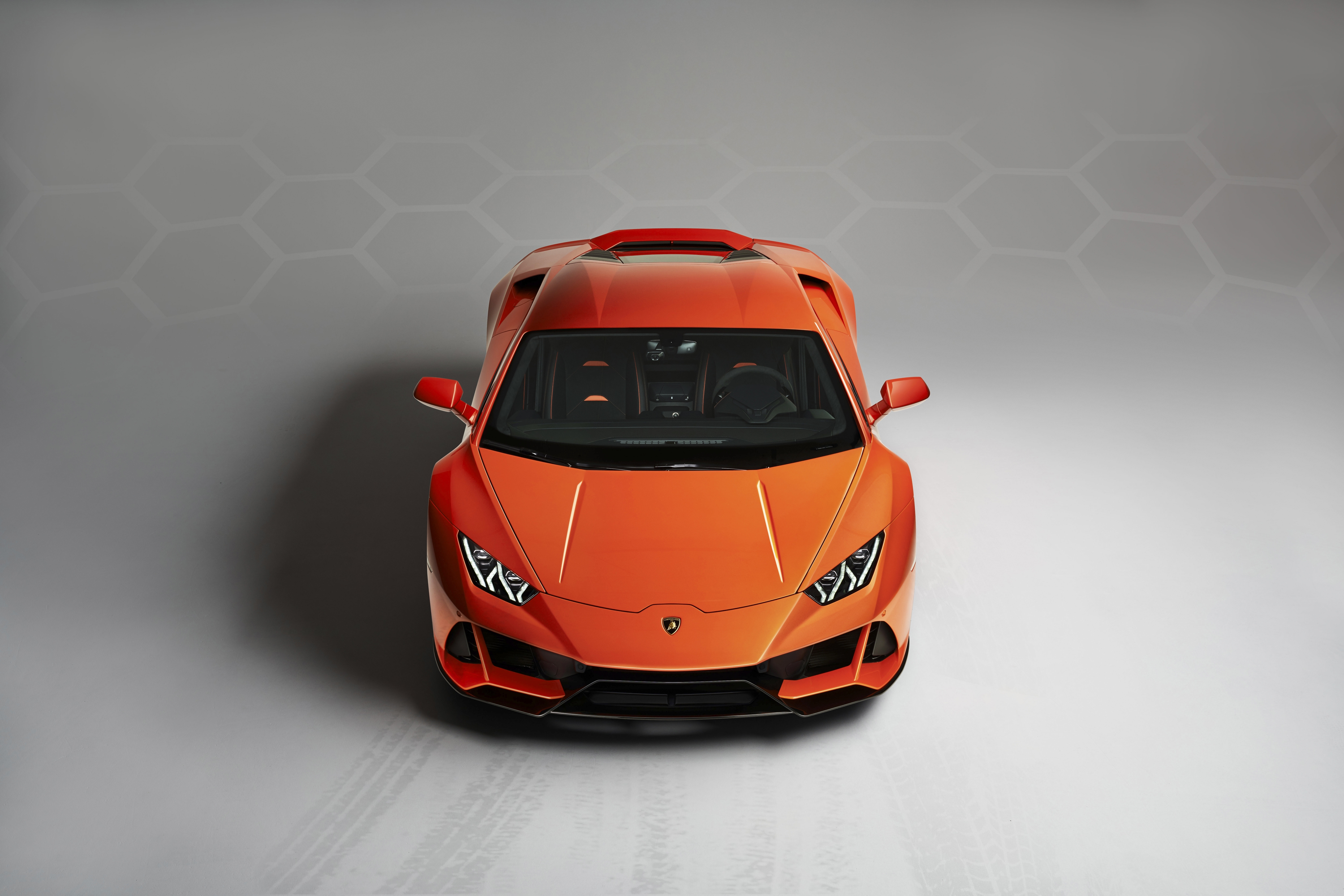 Free photo Orange lamborghini huracan evo.