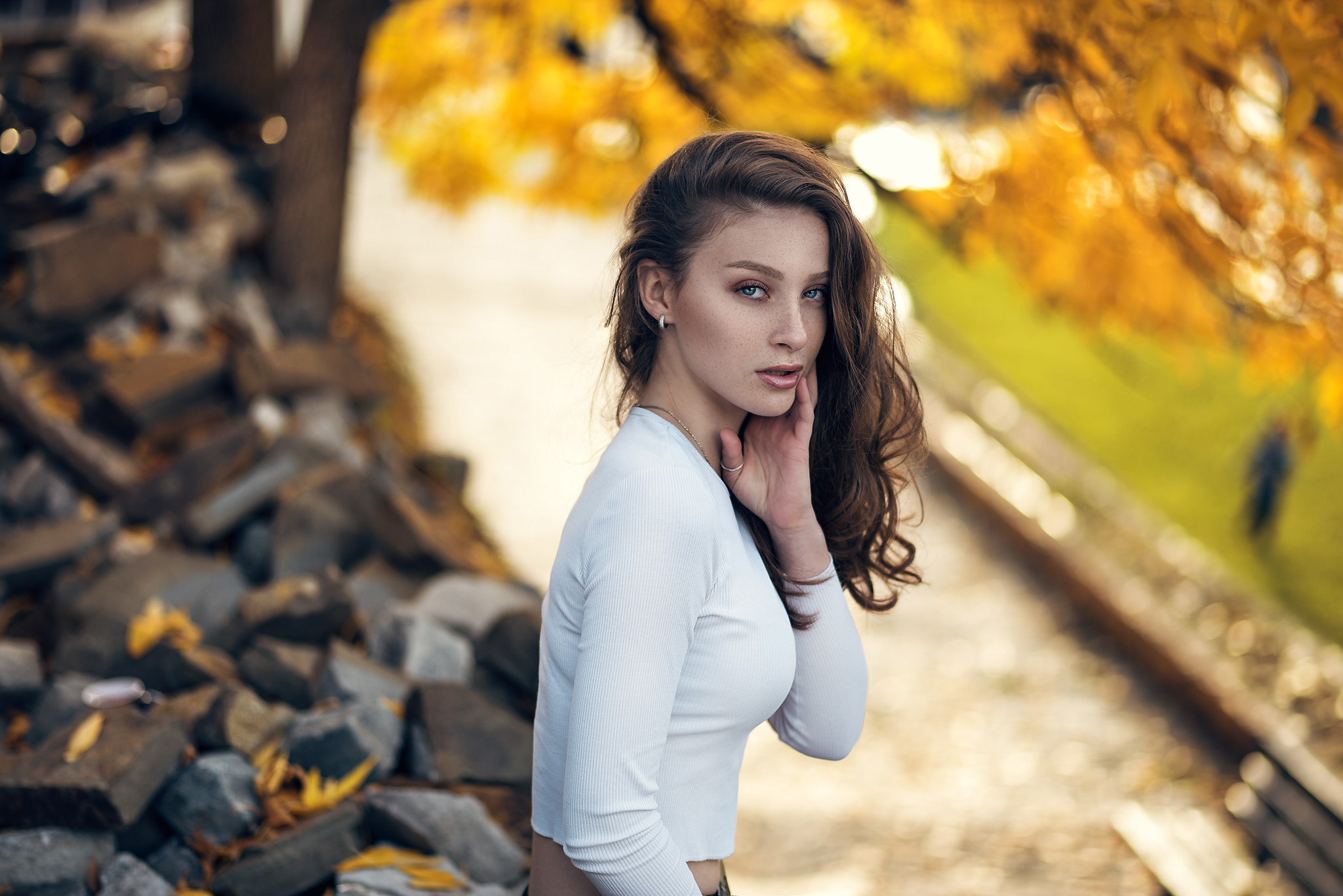 桌面上的壁纸棕发 美丽 女孩