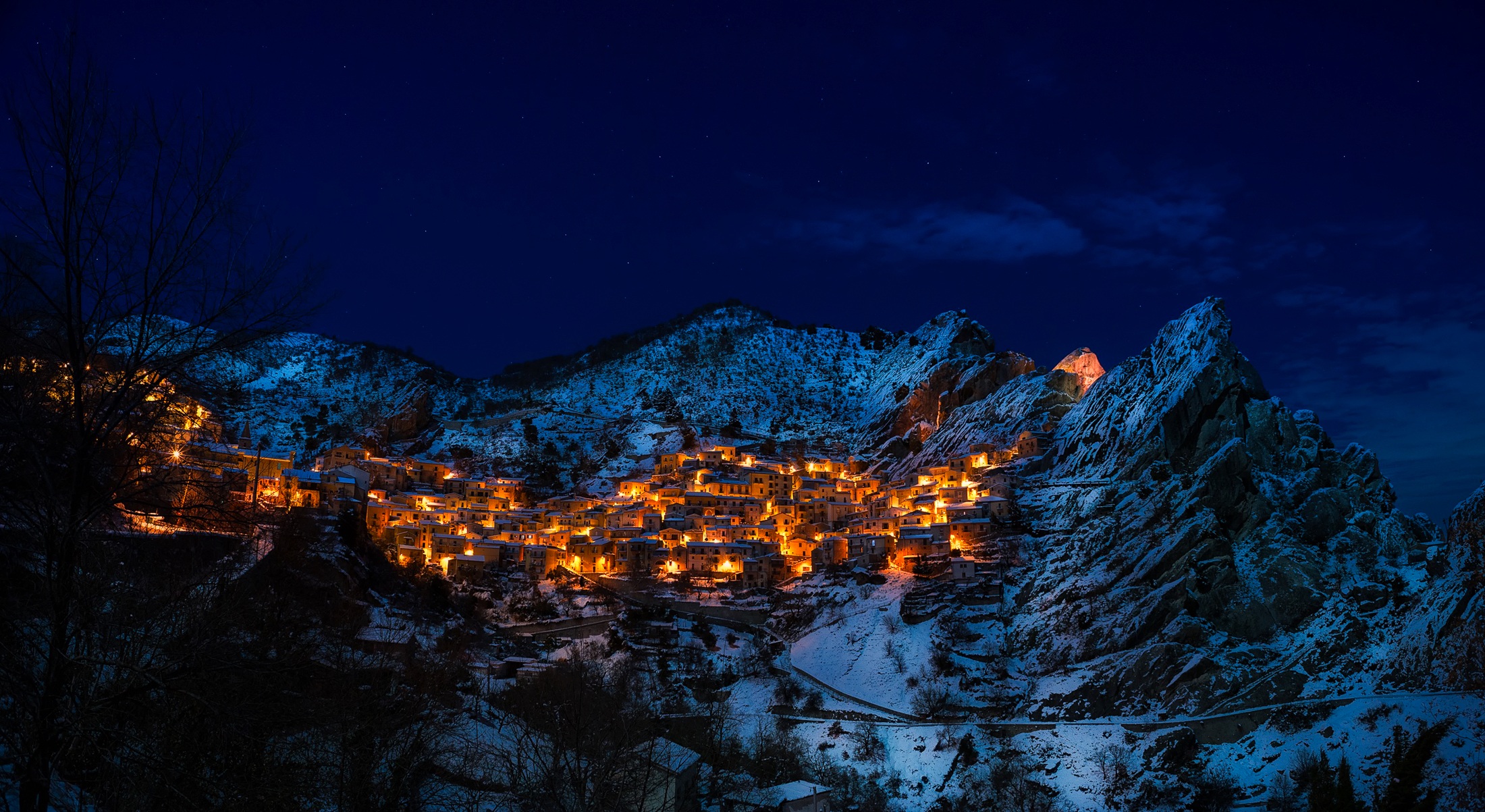 桌面上的壁纸Castelmezzano 意大利 该村