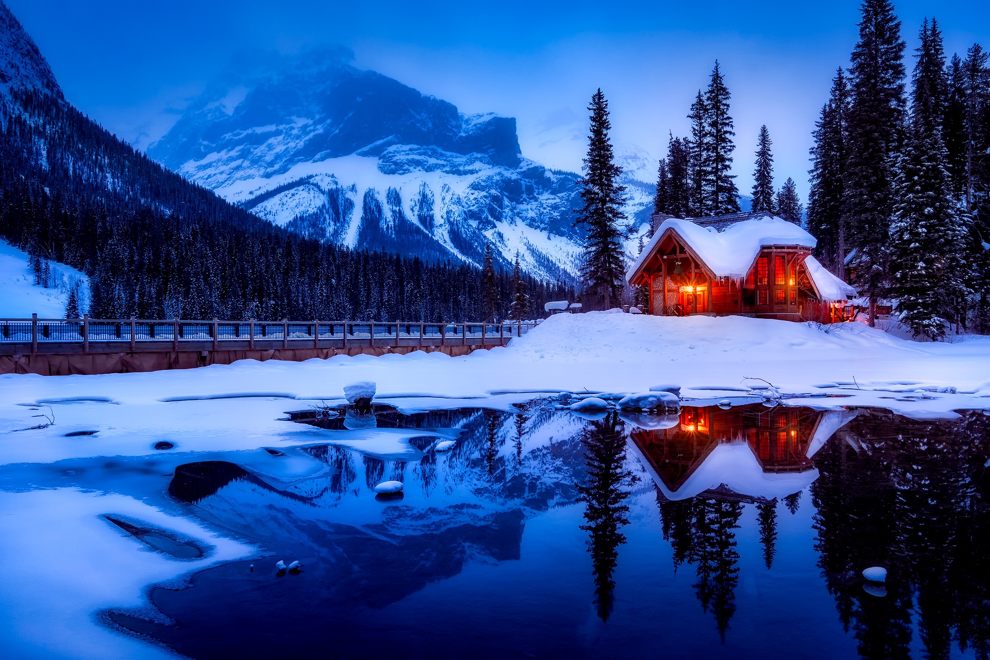 Wallpapers mountains dusk house on the desktop