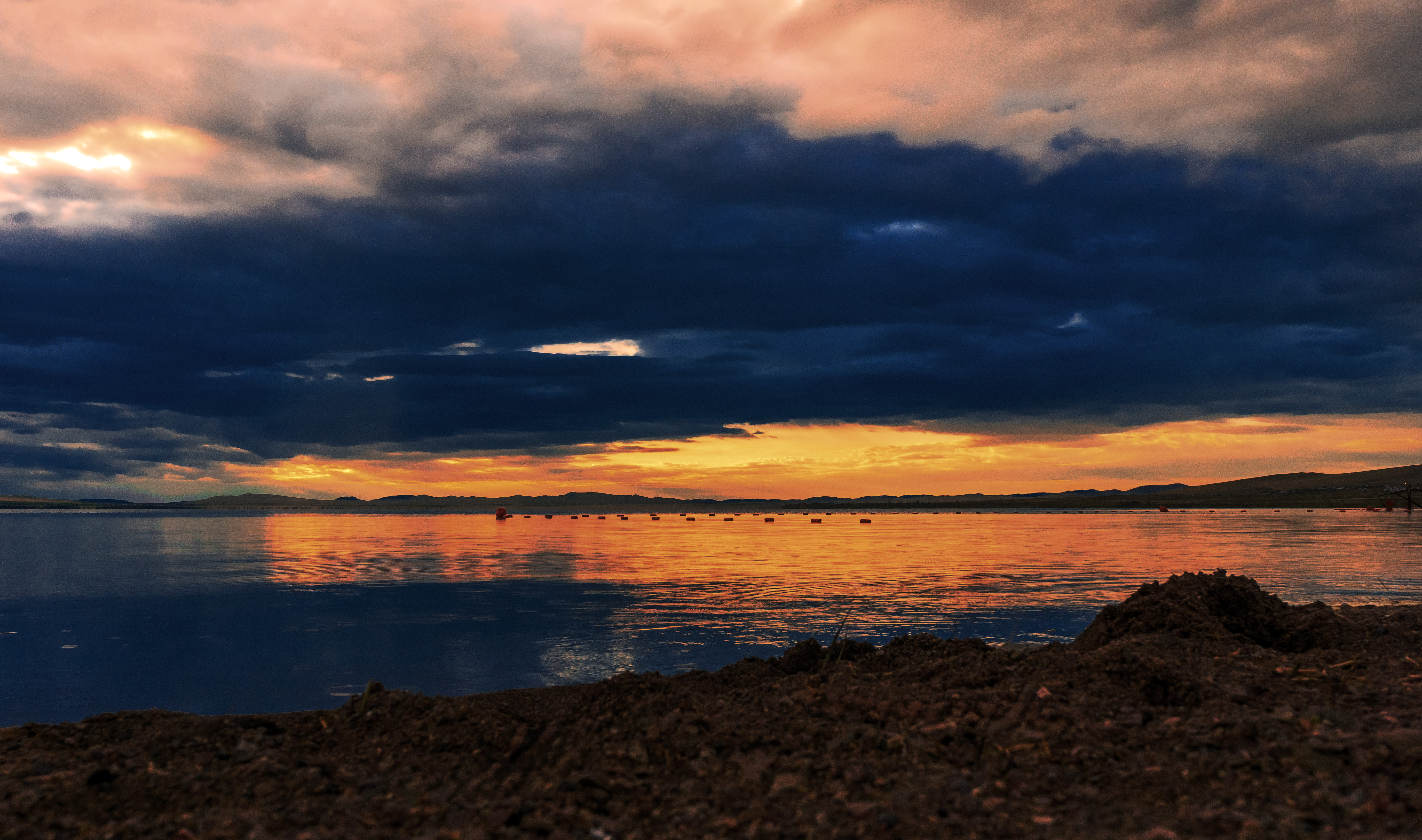 Рассвет тнад озером Шира