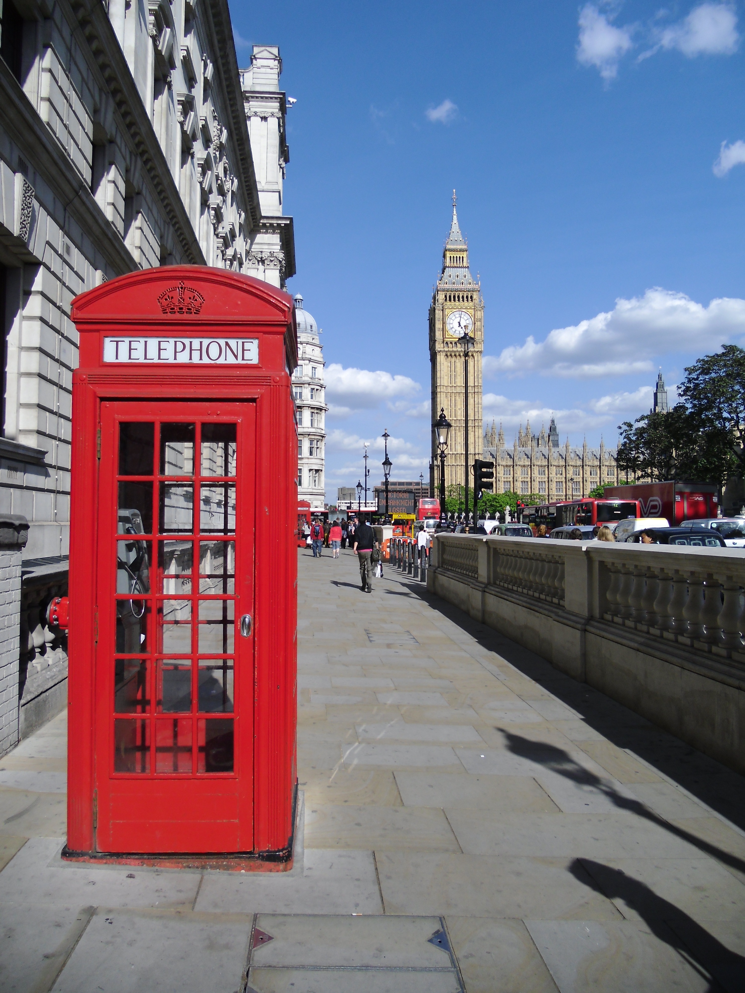 Free photo A red phone booth on a London street.