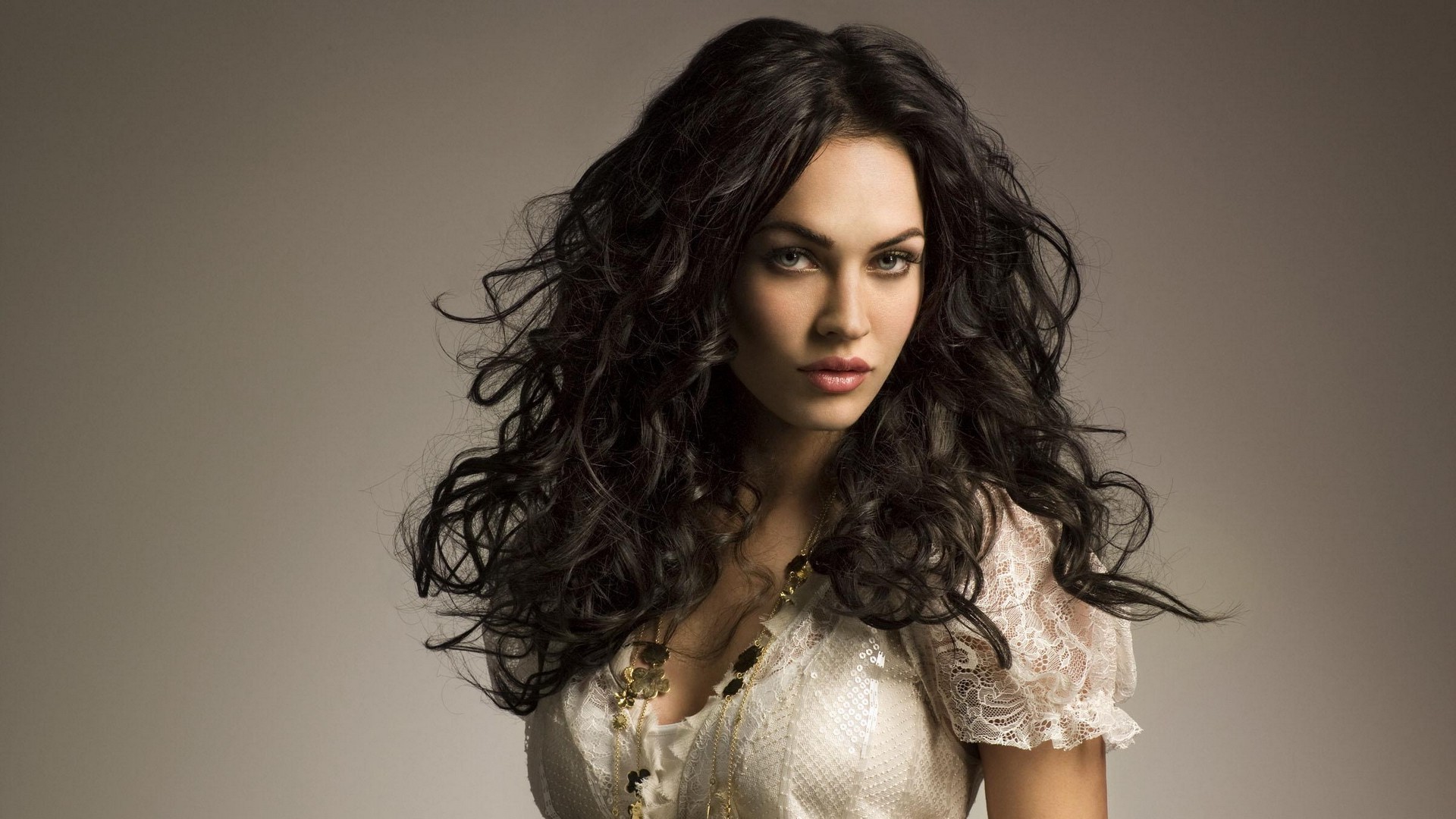 Wallpapers face model portrait on the desktop