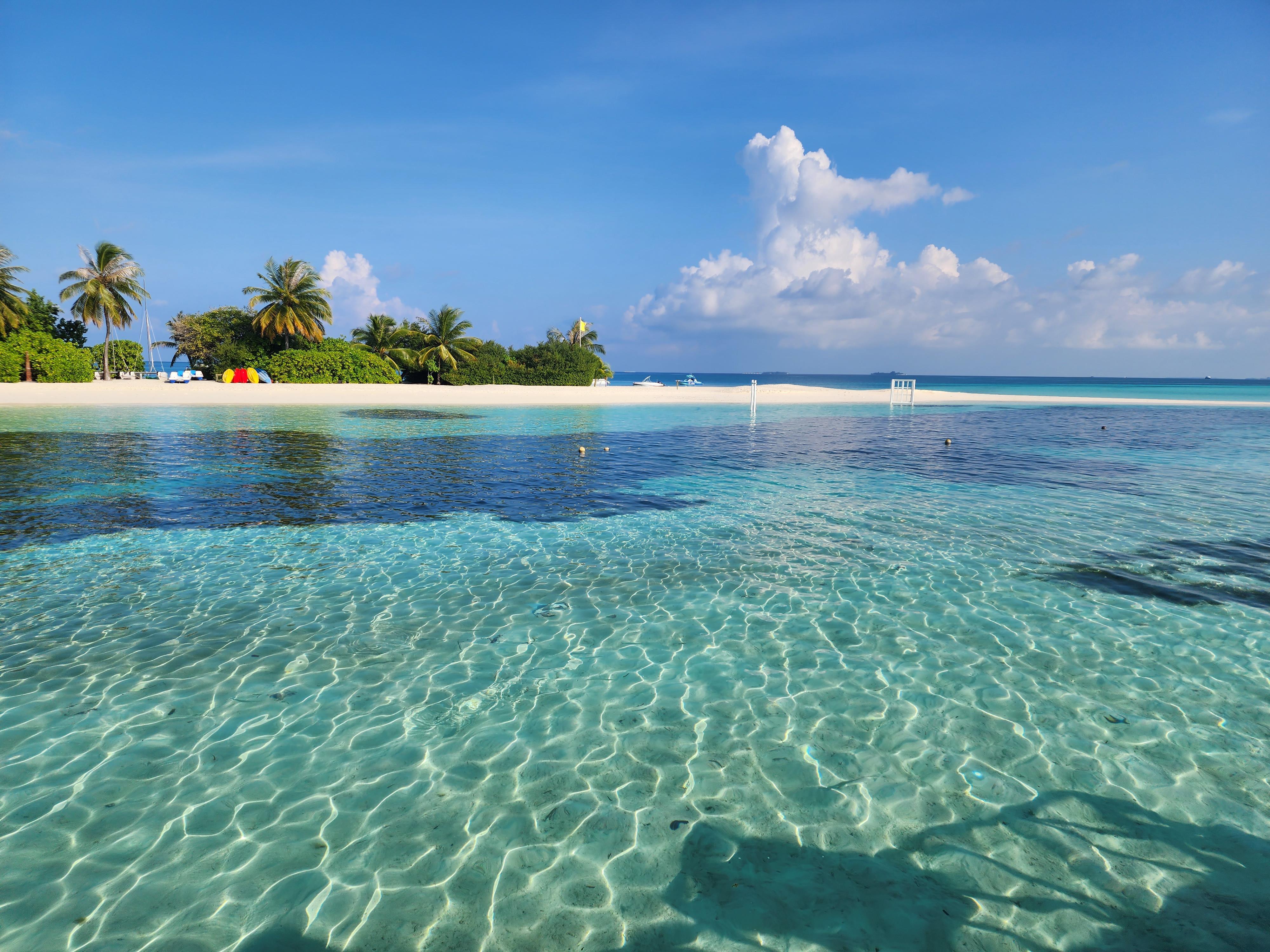 Бесплатное фото Голубые воды Мальдивского залива