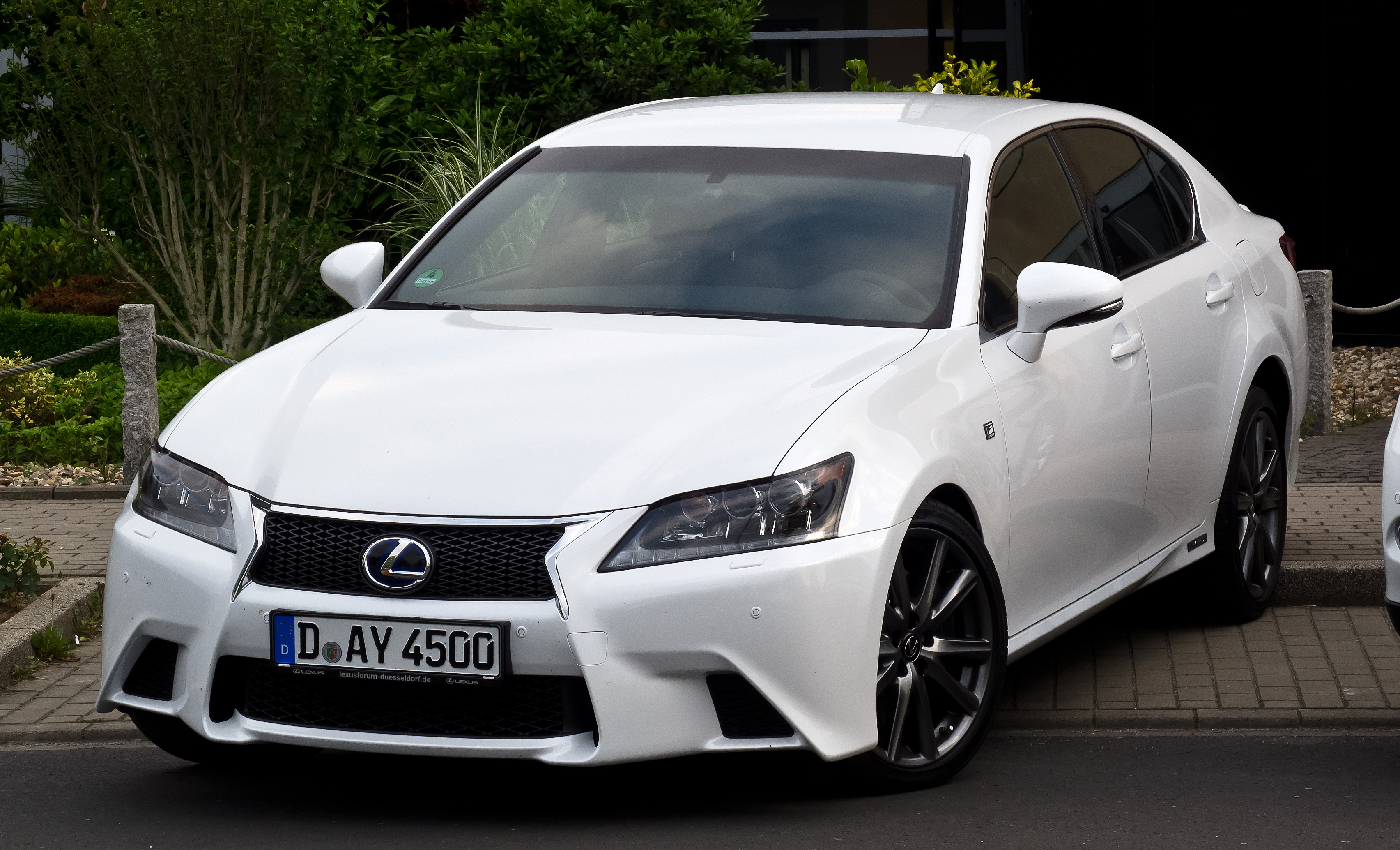 White Lexus GS450h F Sport