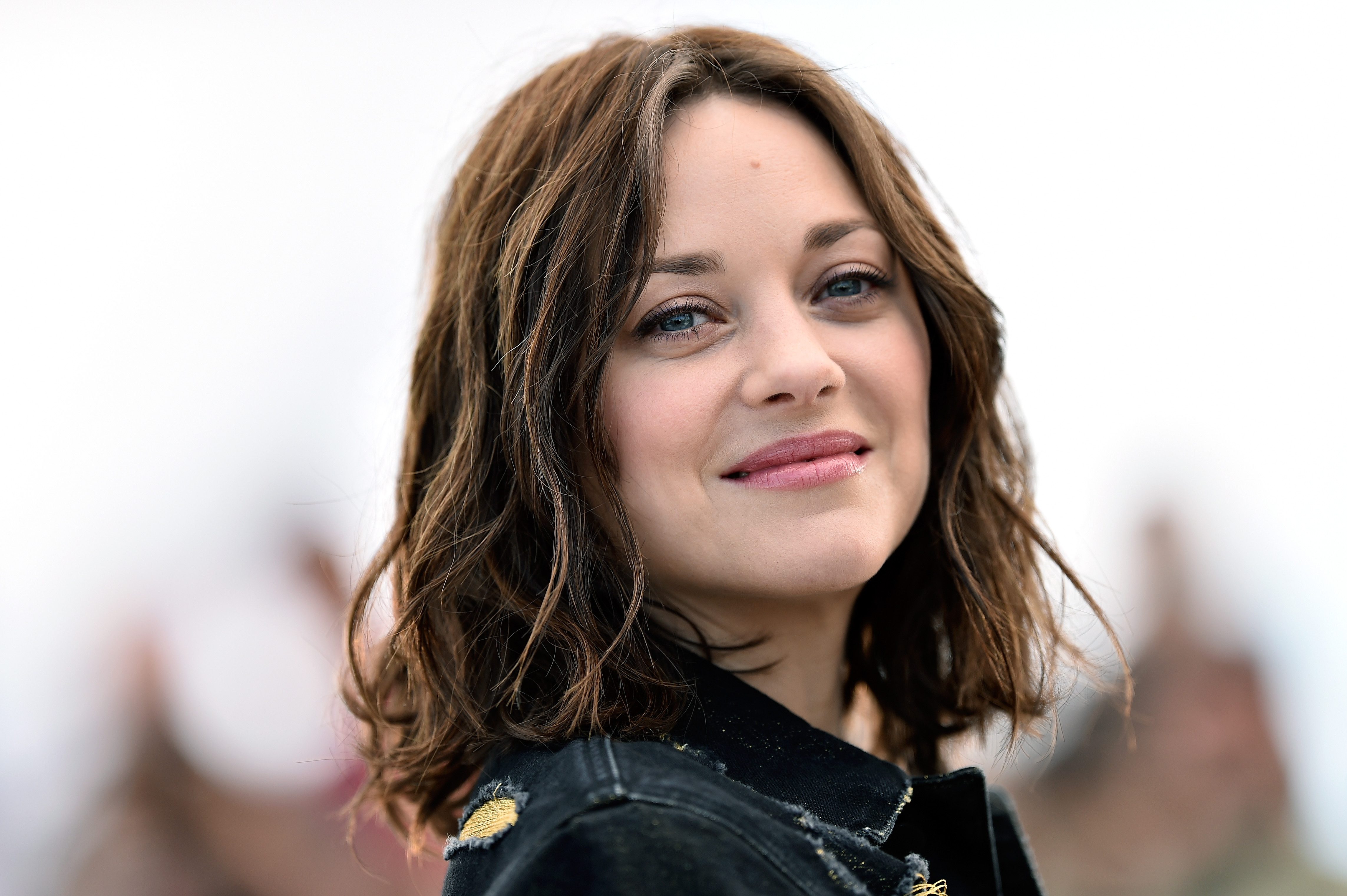 Wallpapers Marion Cotillard girls grin on the desktop