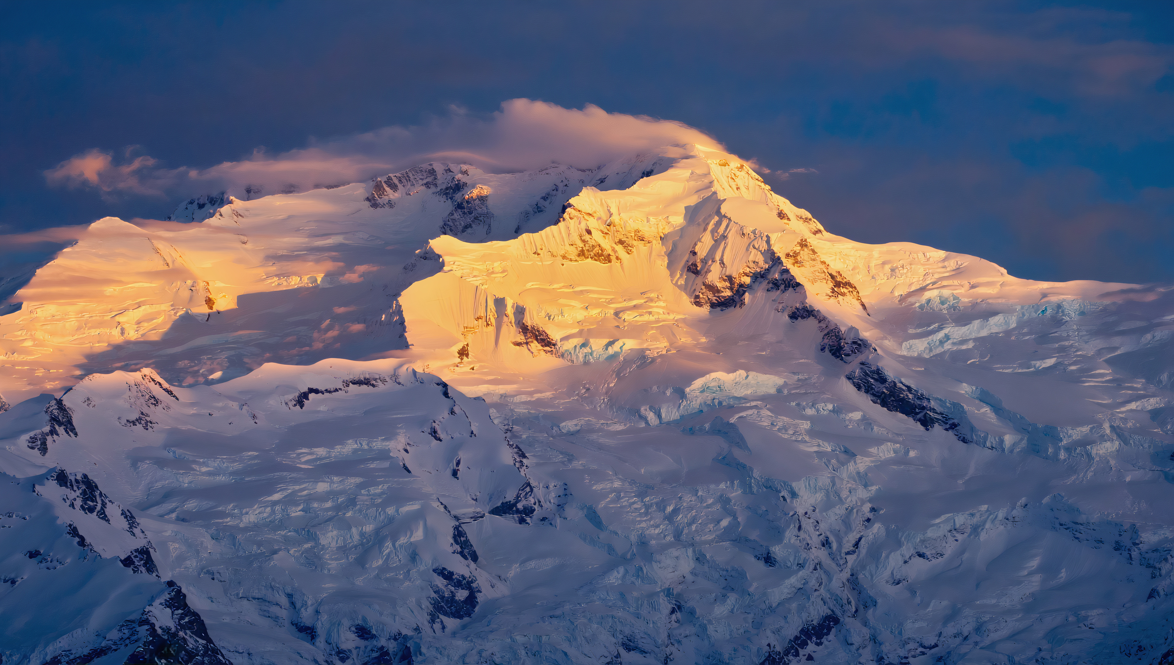 Бесплатное фото Обои на рабочий стол, пейзаж зимой кругом снег, рассвет, горная ершина