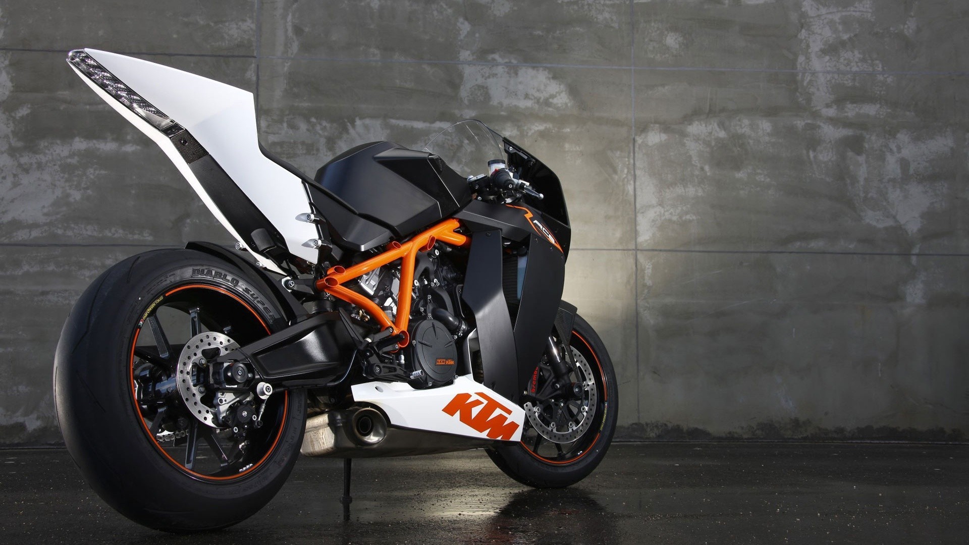 免费照片从后面拍摄的 Ktm 90 RC8 R