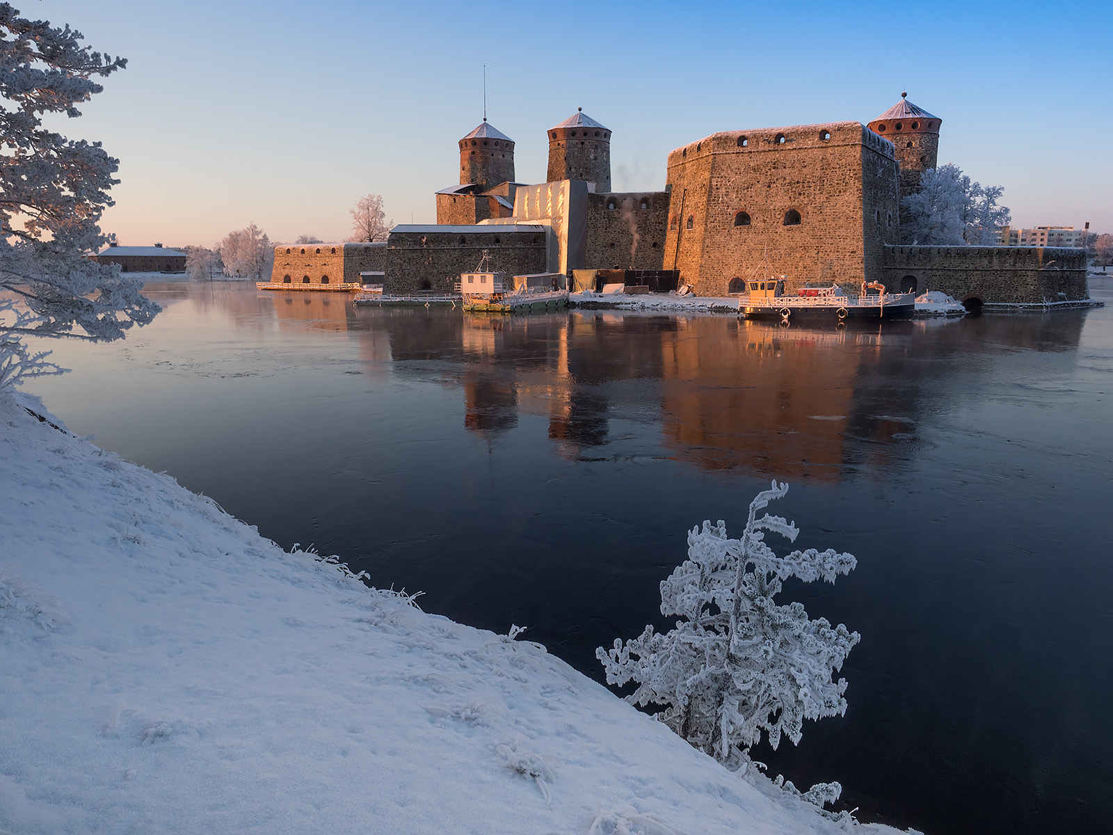 Wallpapers pond landscape Olavinlinna Castle on the desktop