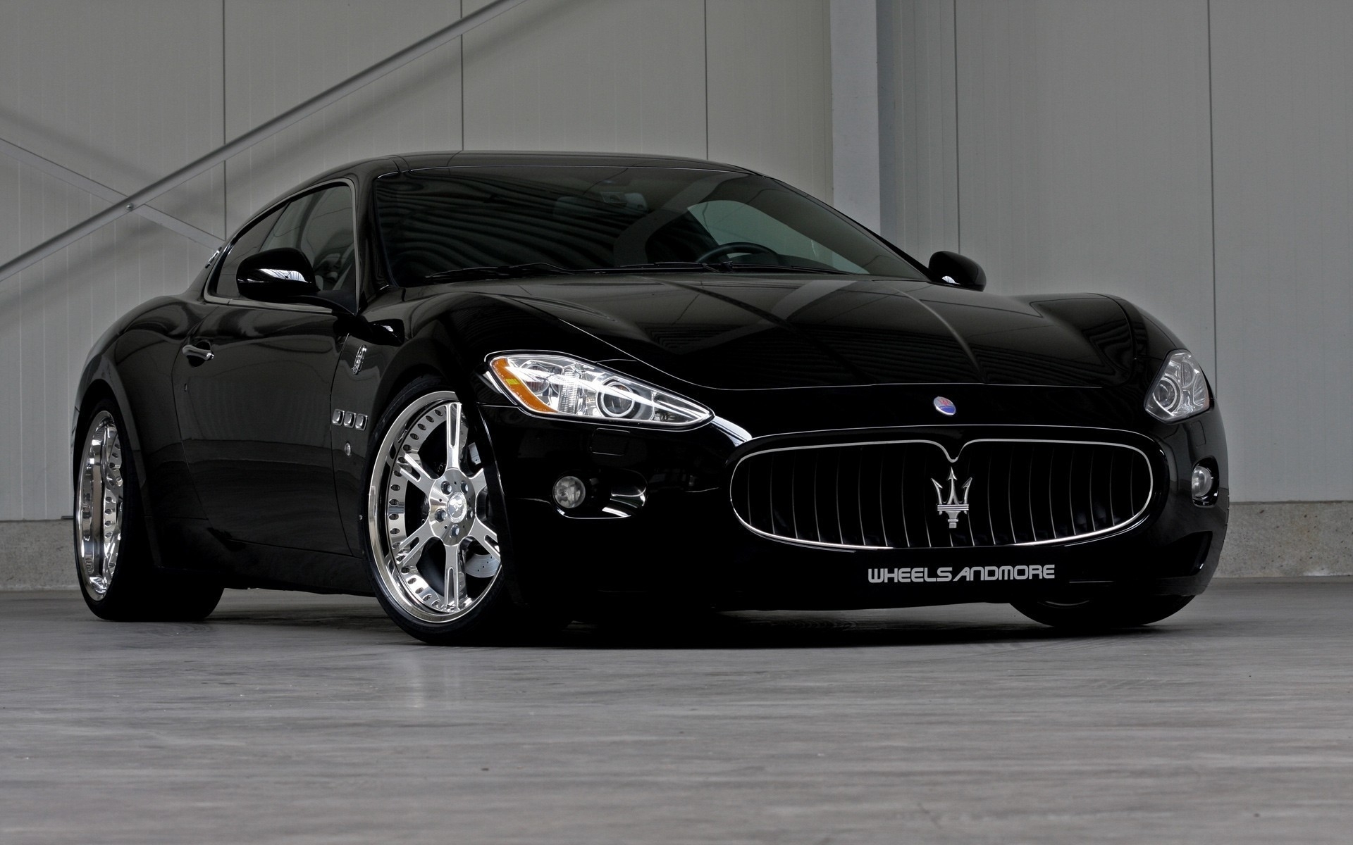 Wallpapers Maserati Granturismo black front view on the desktop