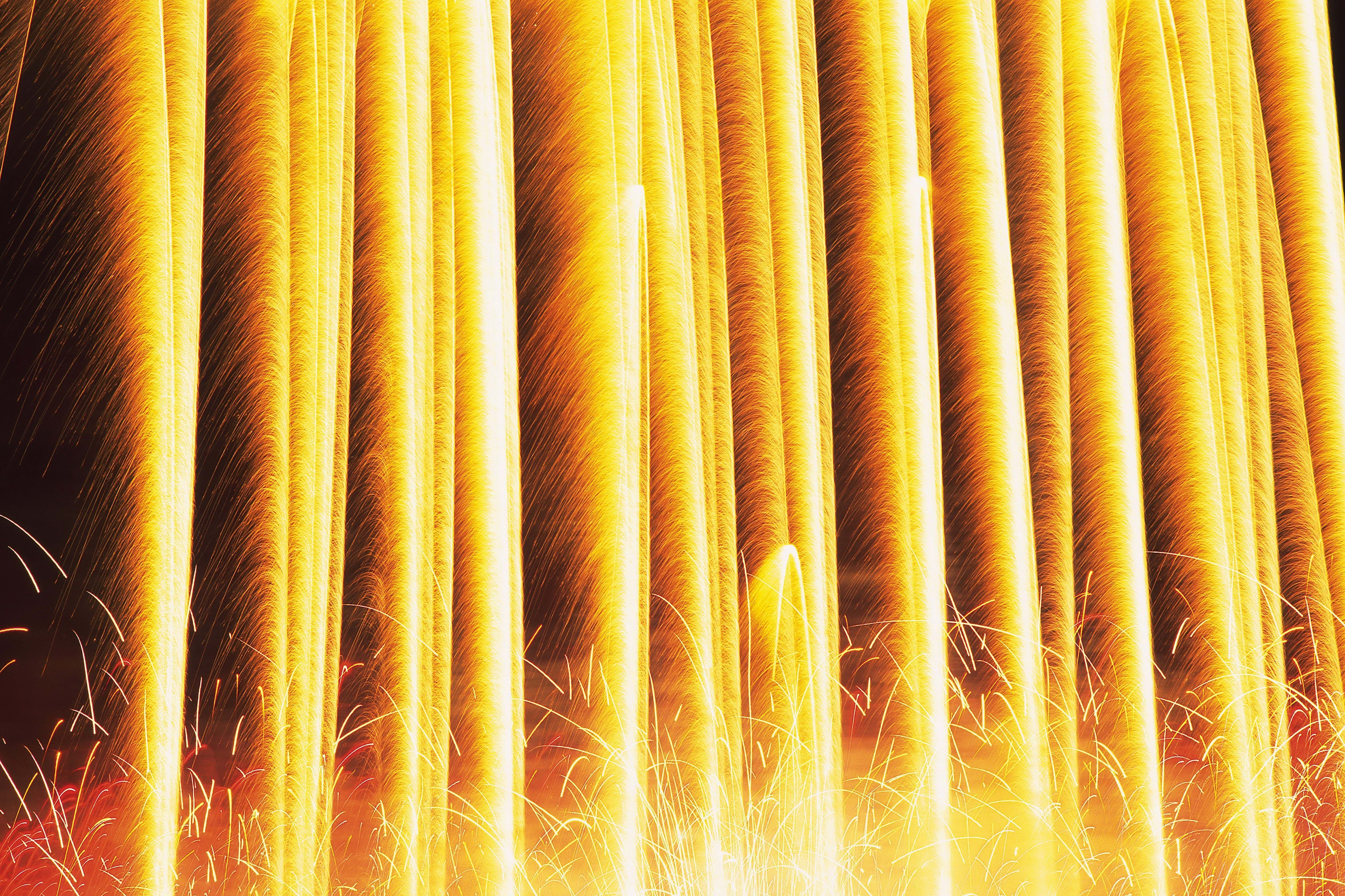 桌面上的壁纸组 轻 抨击