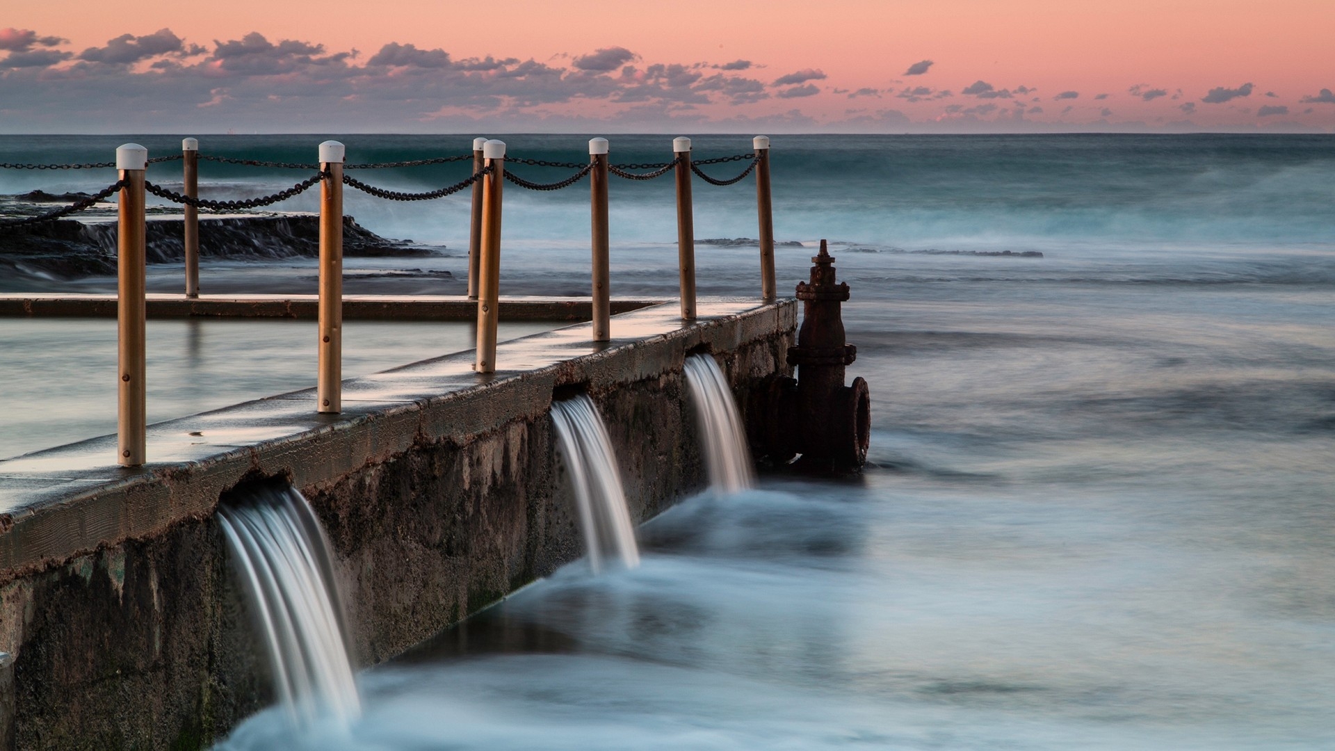 Free photo Stone pier at sunset