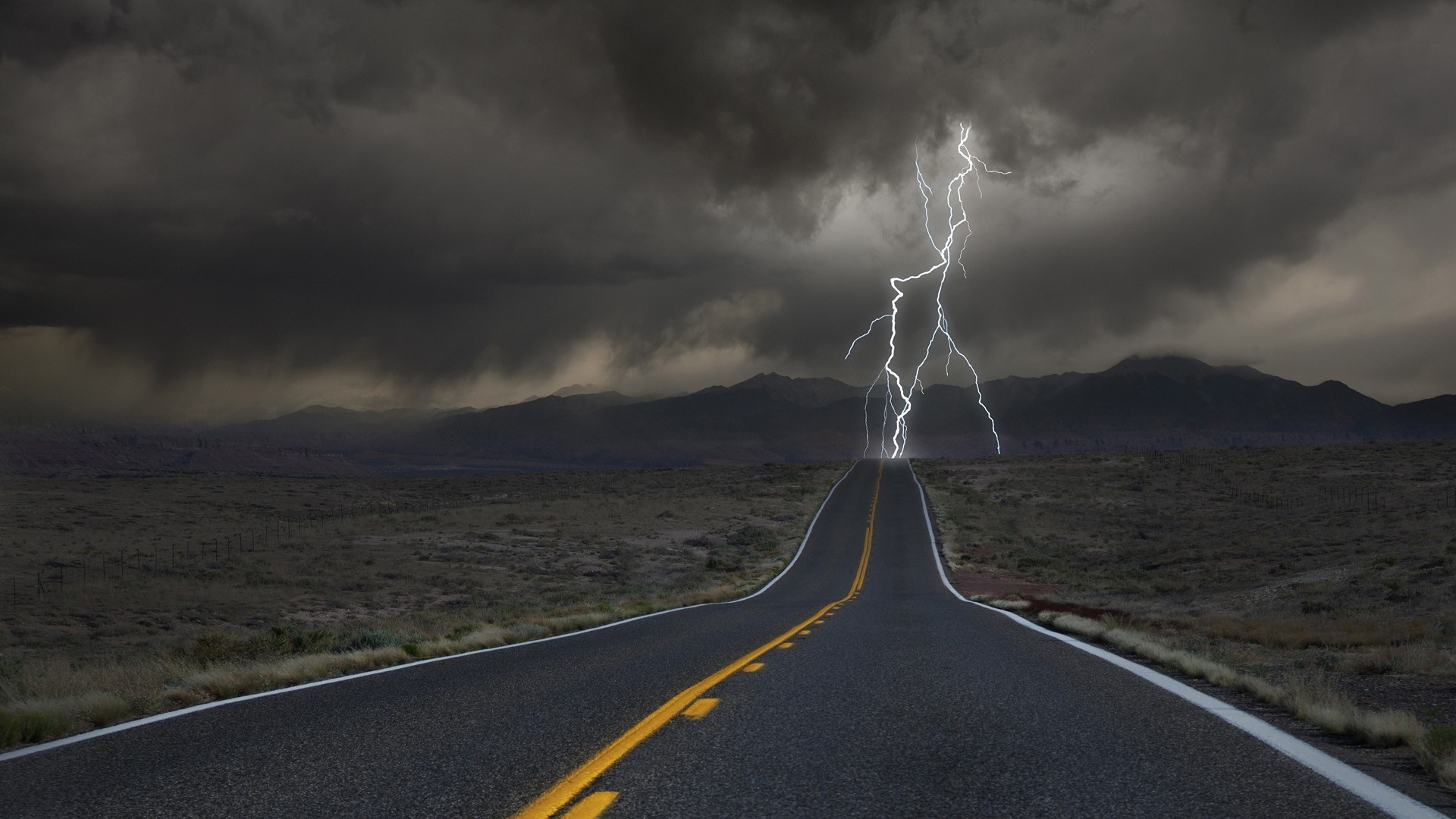 免费照片城外长路上的一场雷雨