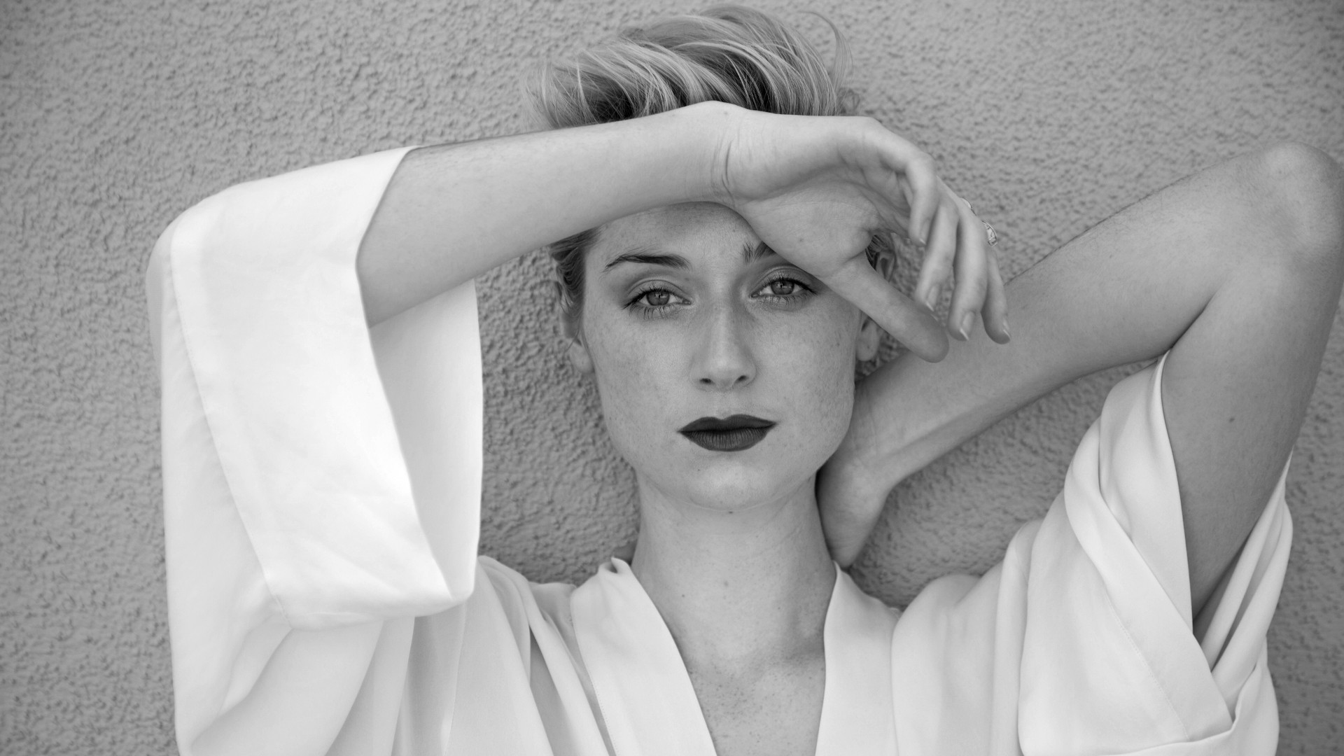 Free photo Elizabeth Debicki in a black and white photo