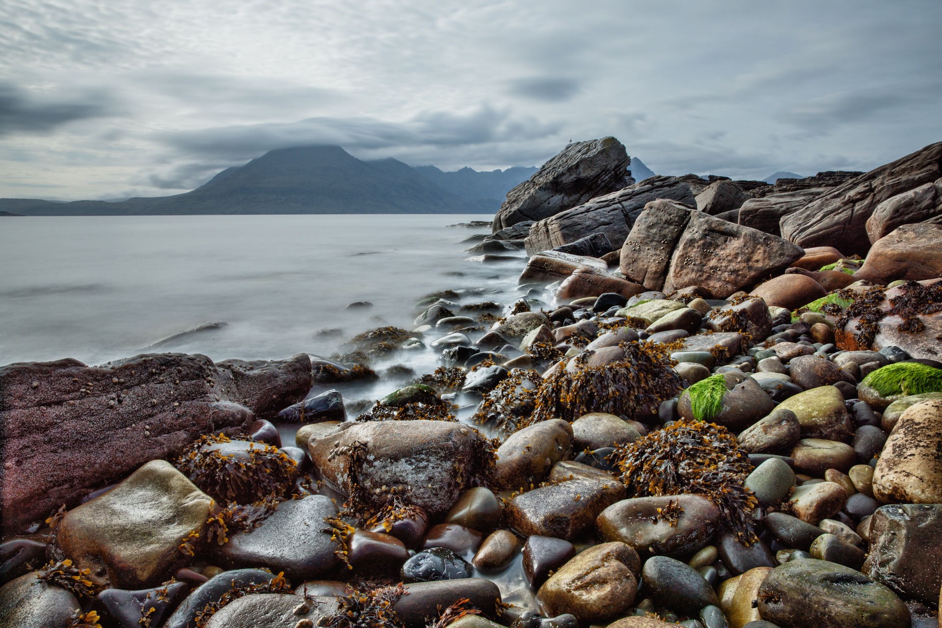 Free photo Stone shore on the lakeshore