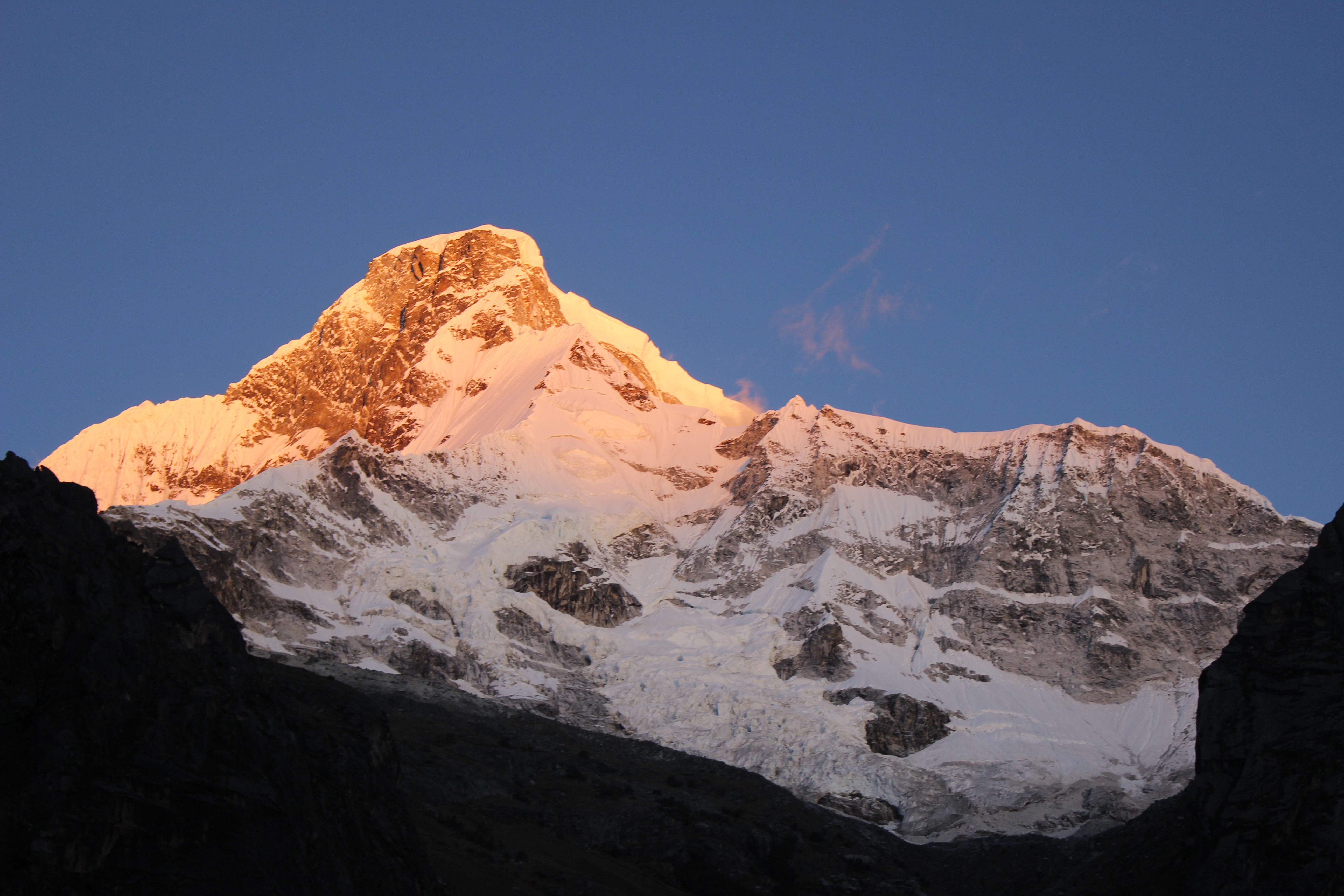 Free photo Snowy mountain top