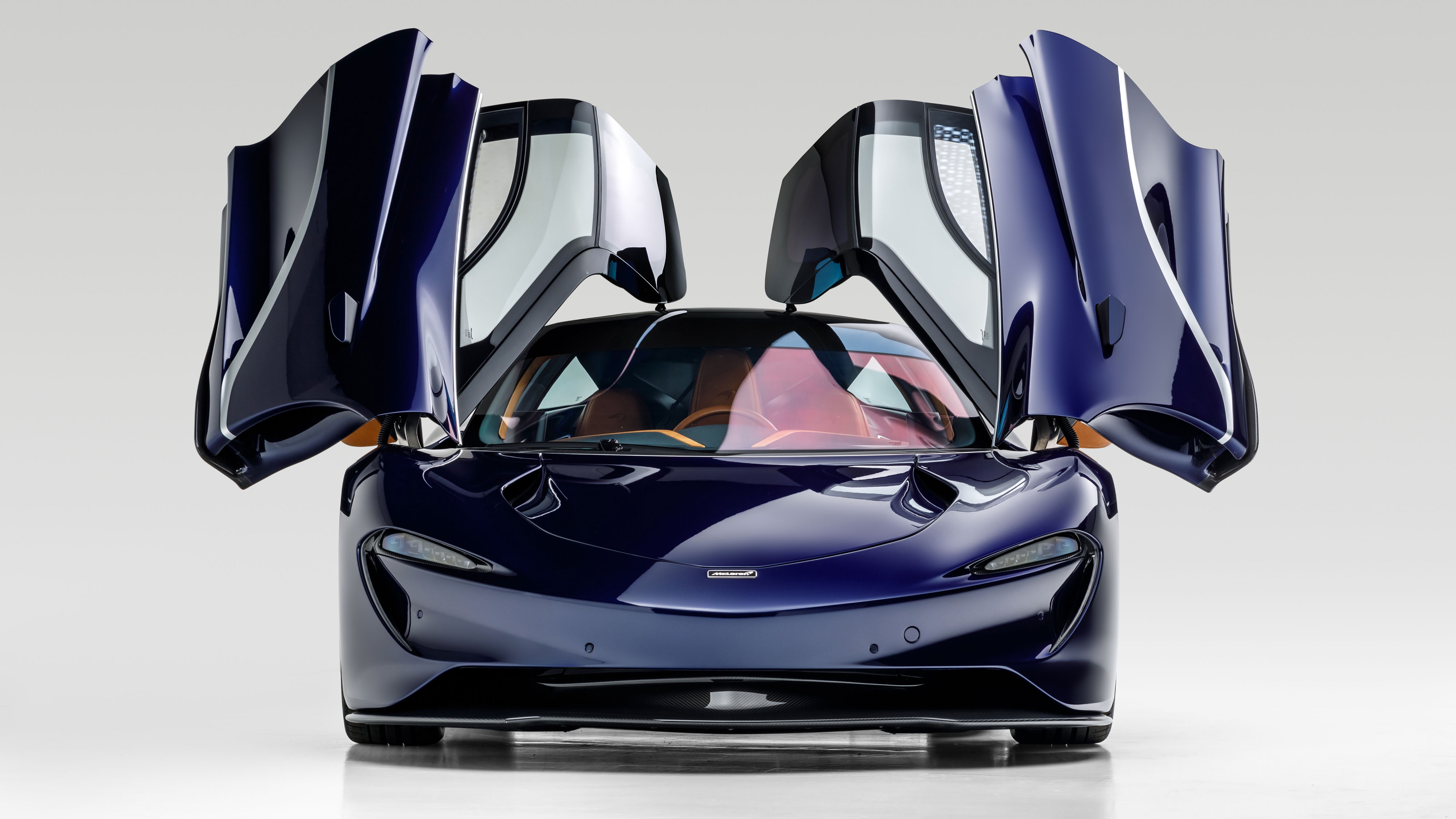 Free photo Mclaren speedtail 2021 blue with open doors