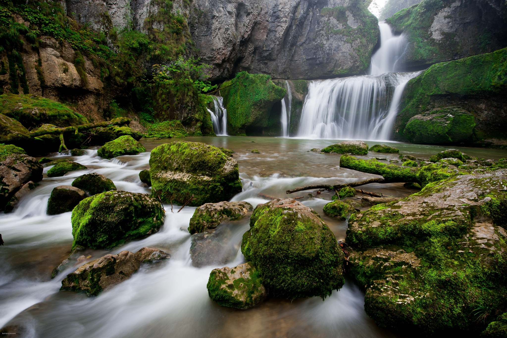 Wallpapers waterfall boulders stones on the desktop