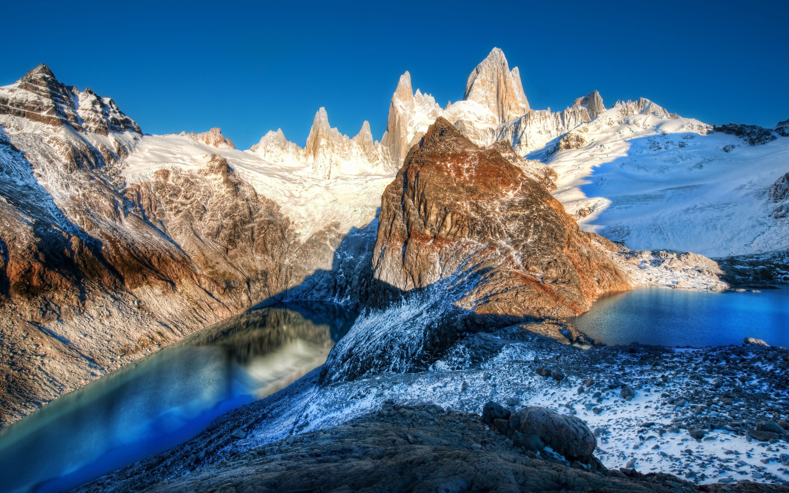 Free photo Lake in the mountains