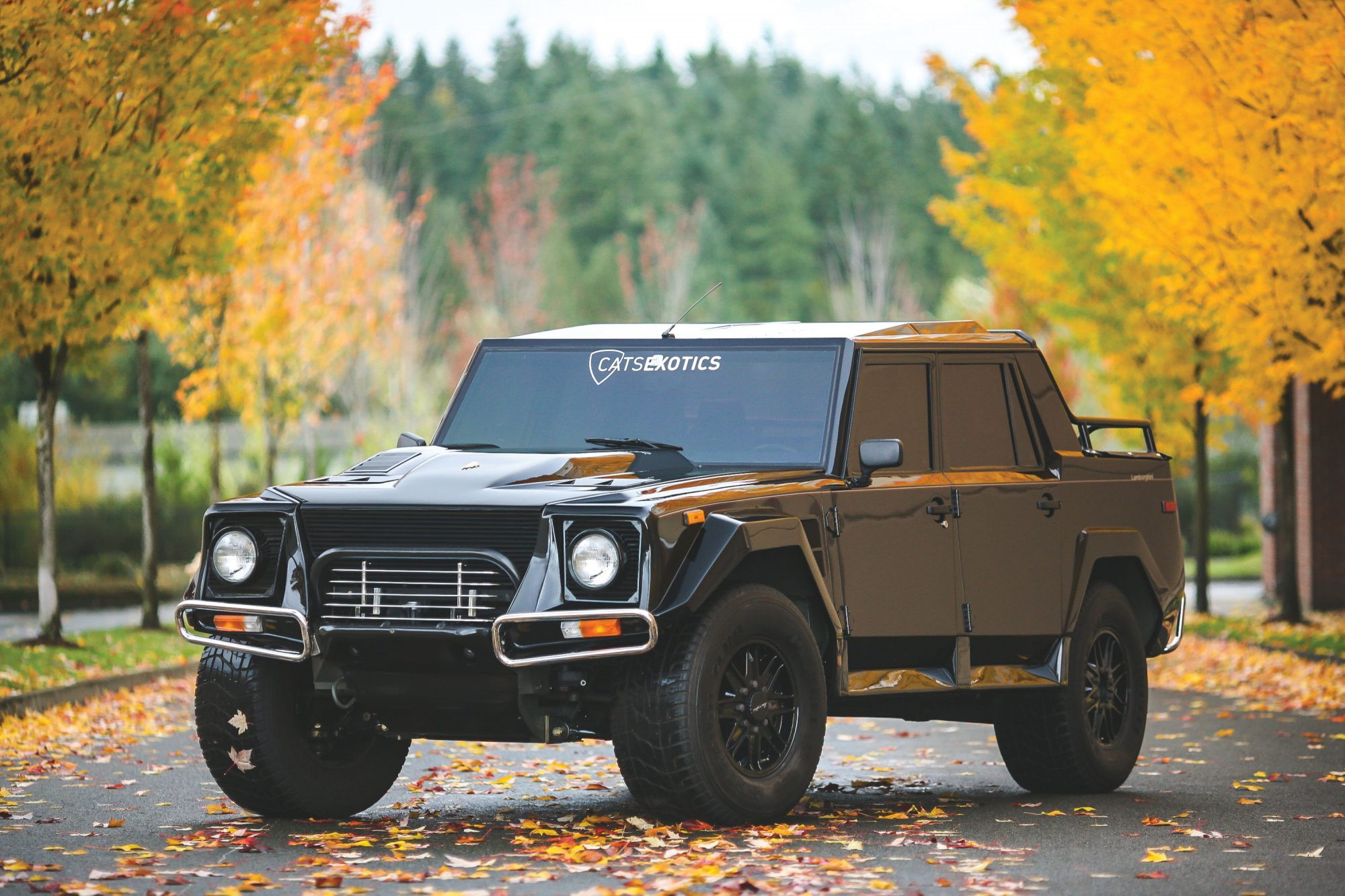 Free photo Black armored jeep