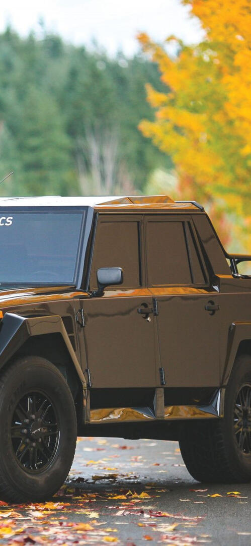 Бесплатное фото Черный бронированный джип