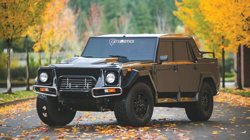 Бесплатное фото Черный бронированный джип