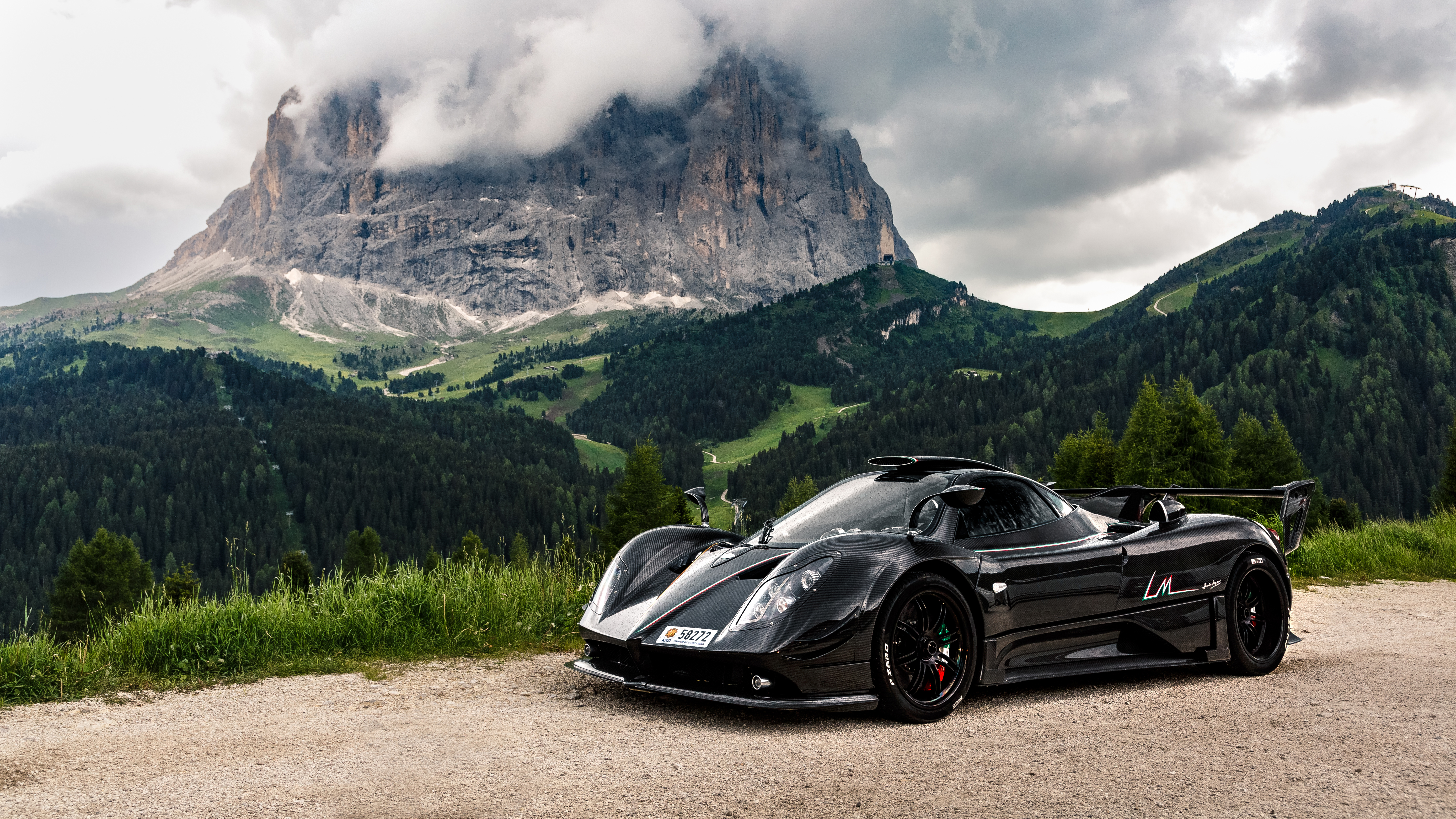 Обои Pagani Zonda черная машина пейзаж на рабочий стол