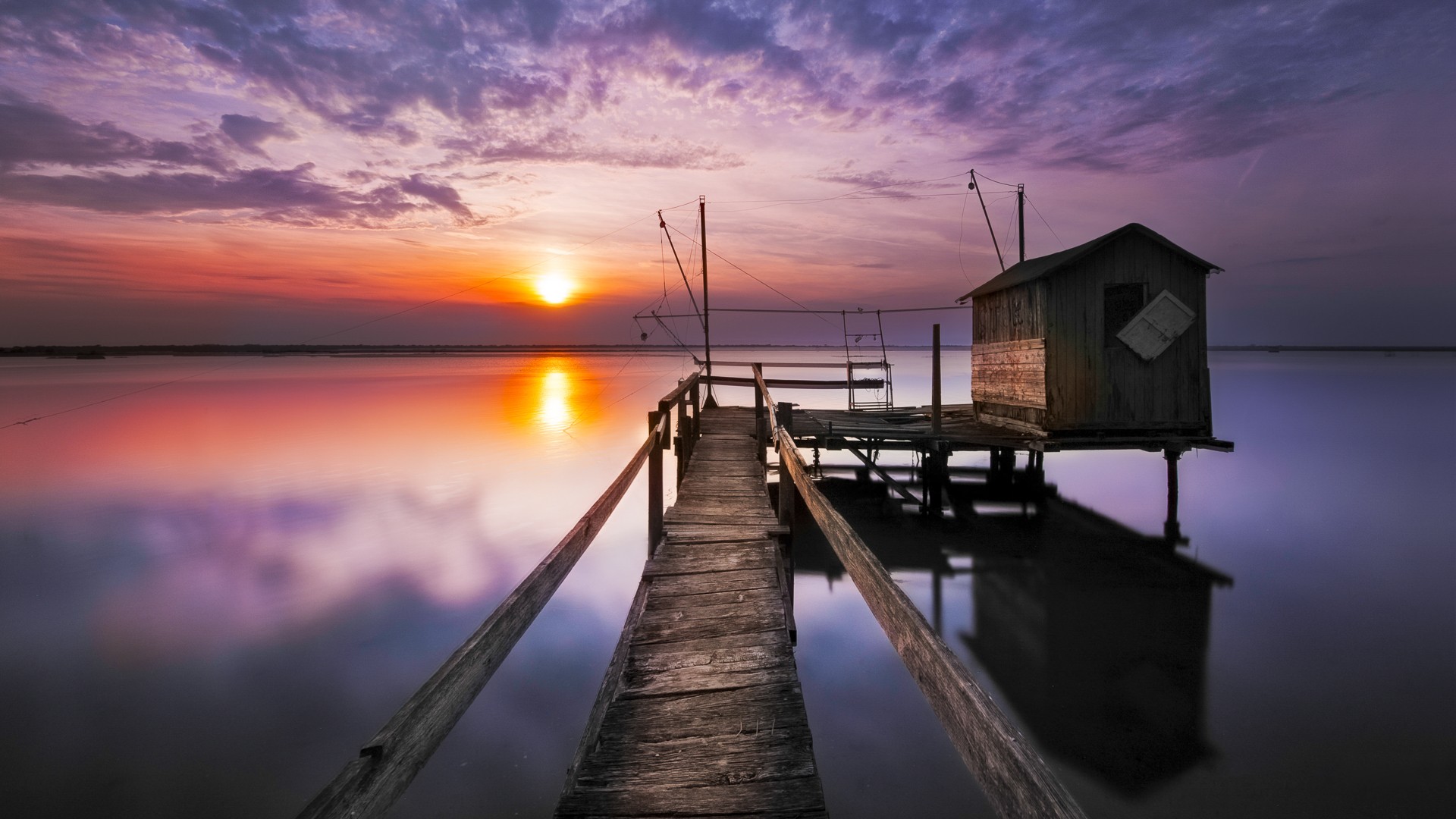 Free photo Sunset on a wooden pier