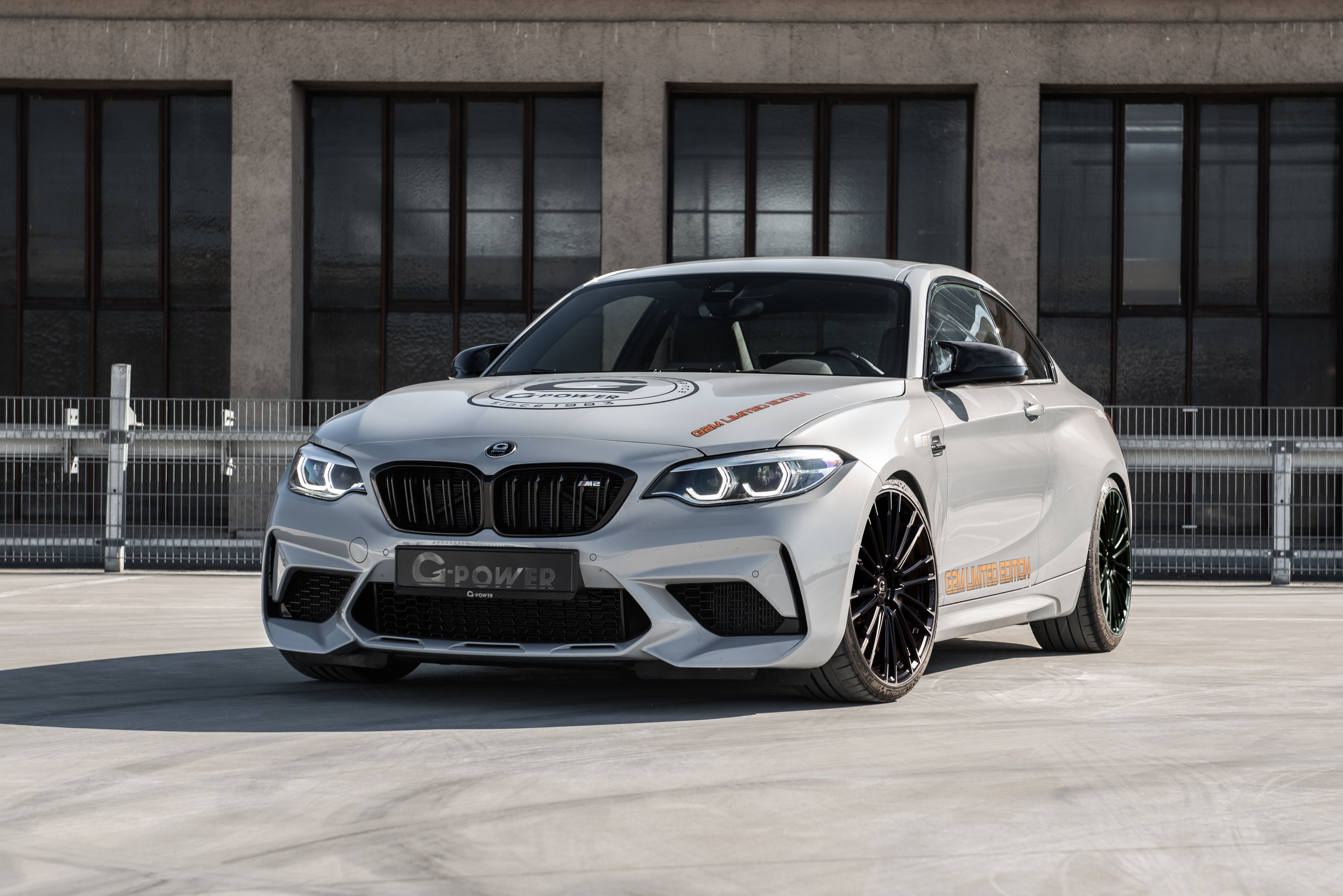 Free photo BMW M2 on black rims