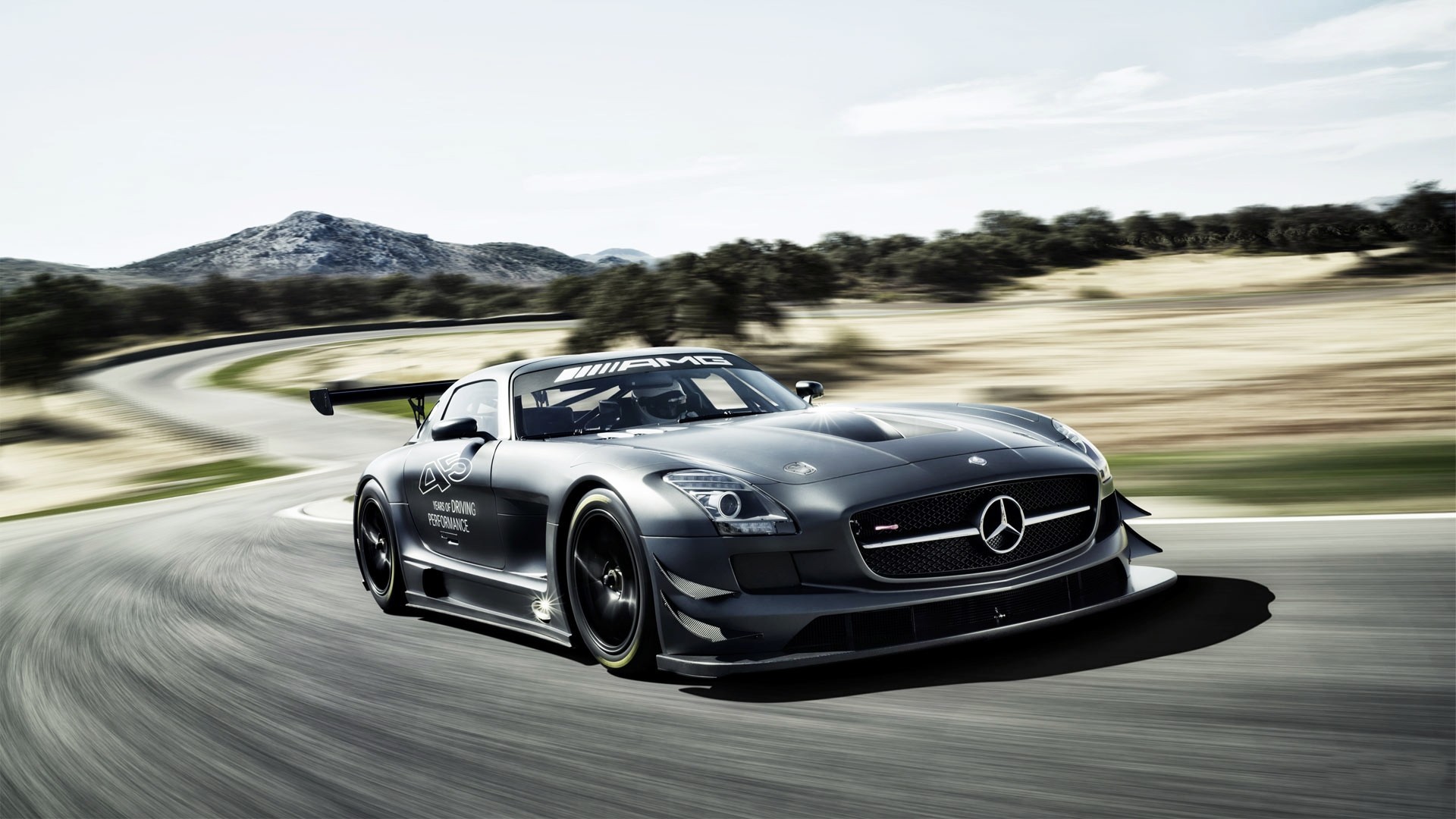 Free photo Mercedes Benz at speed