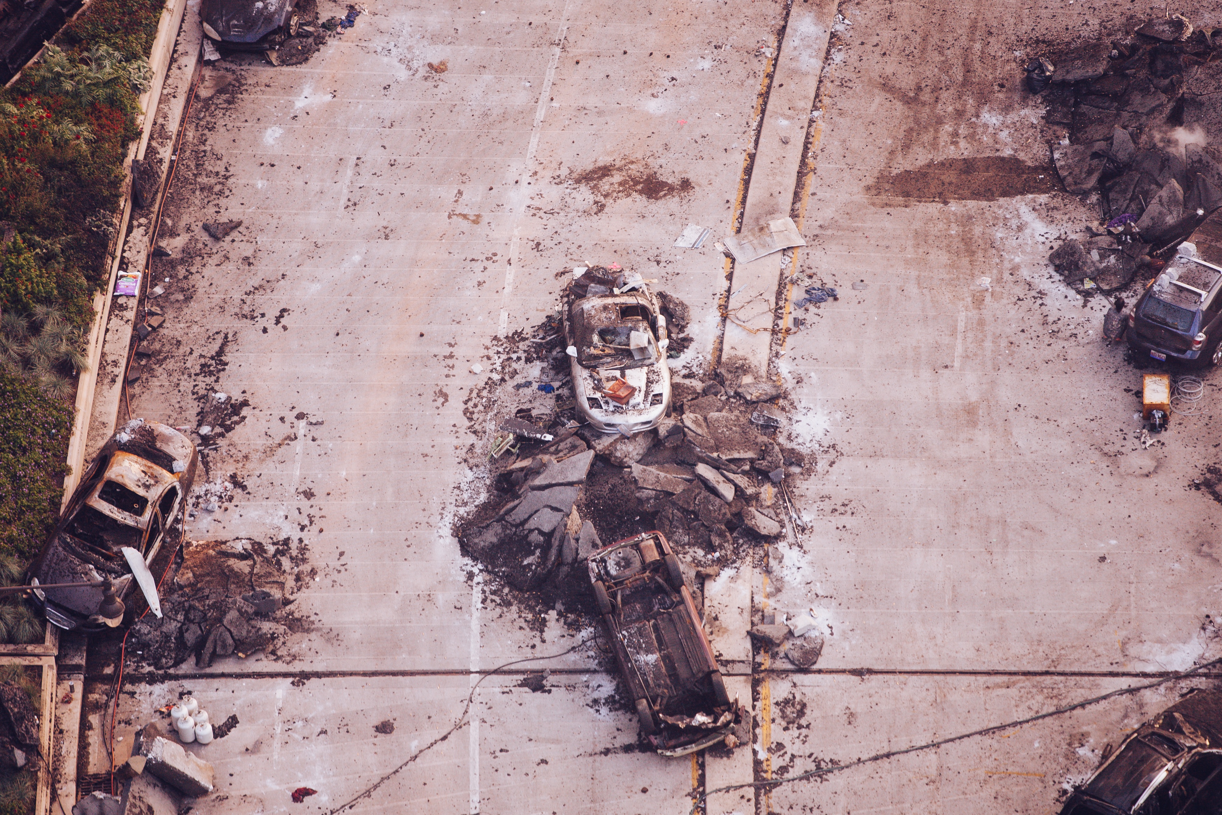 Wallpapers decay crash war on the desktop