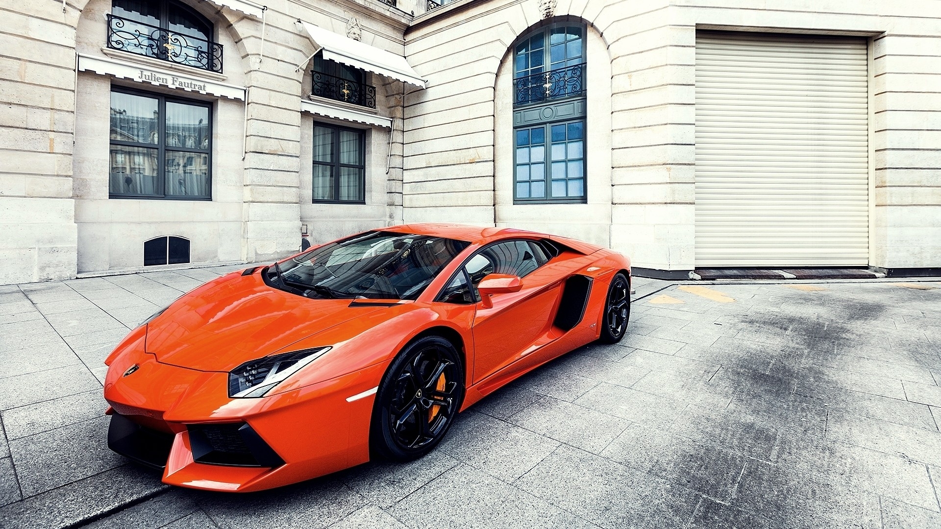 Free photo Orange-colored Lamborghini